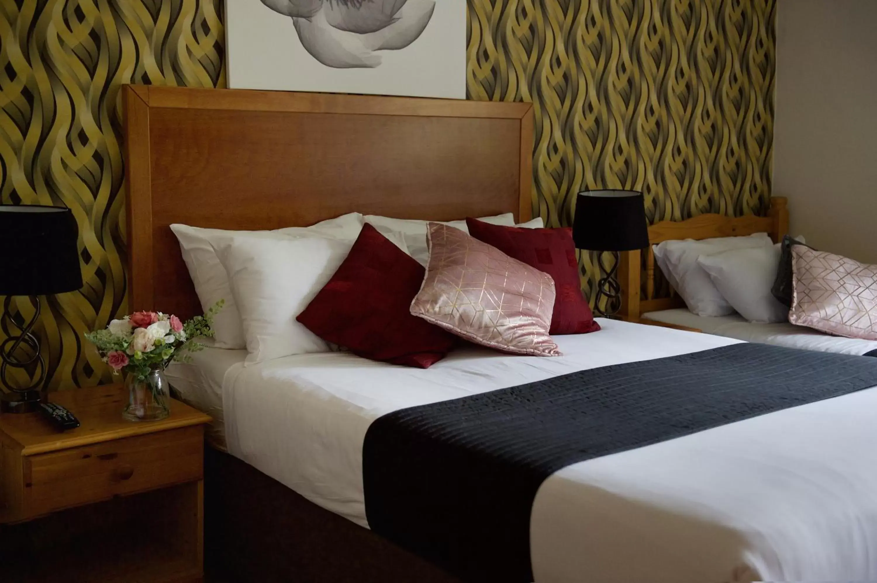 Bed in Little Foxes Hotel & Gatwick Airport Parking