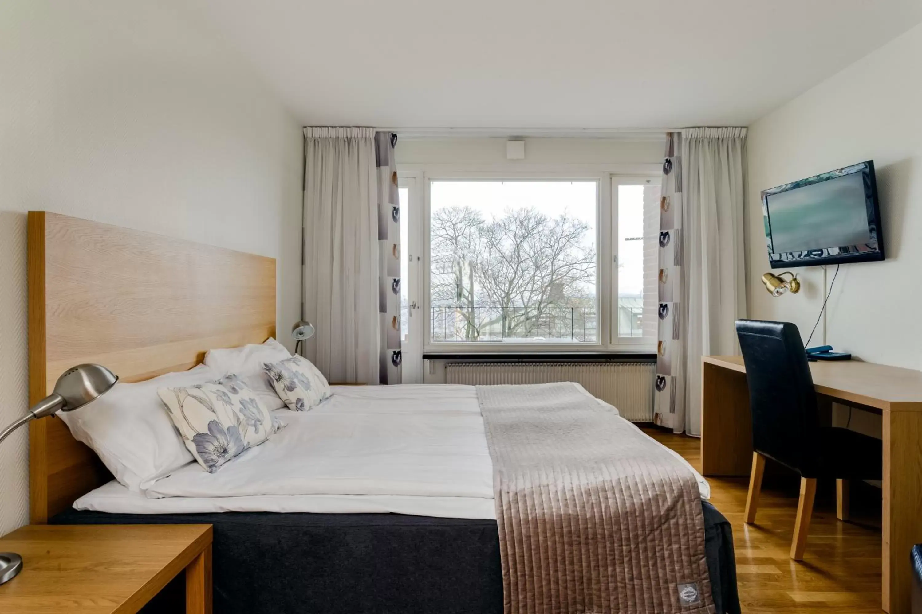 Photo of the whole room, Bed in Sure Hotel by Best Western City Jonkoping