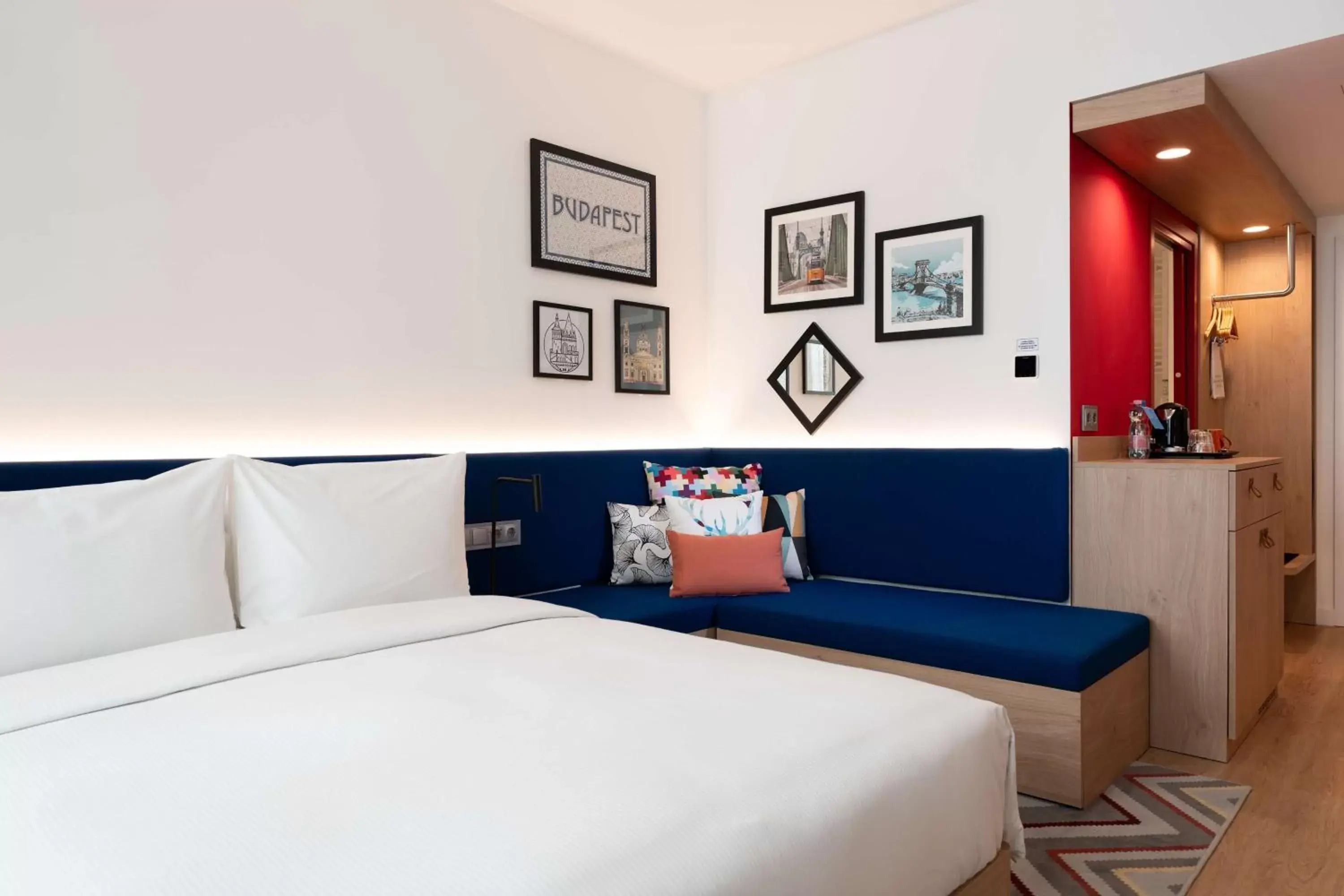 Living room, Bed in Hampton By Hilton Budapest City Centre