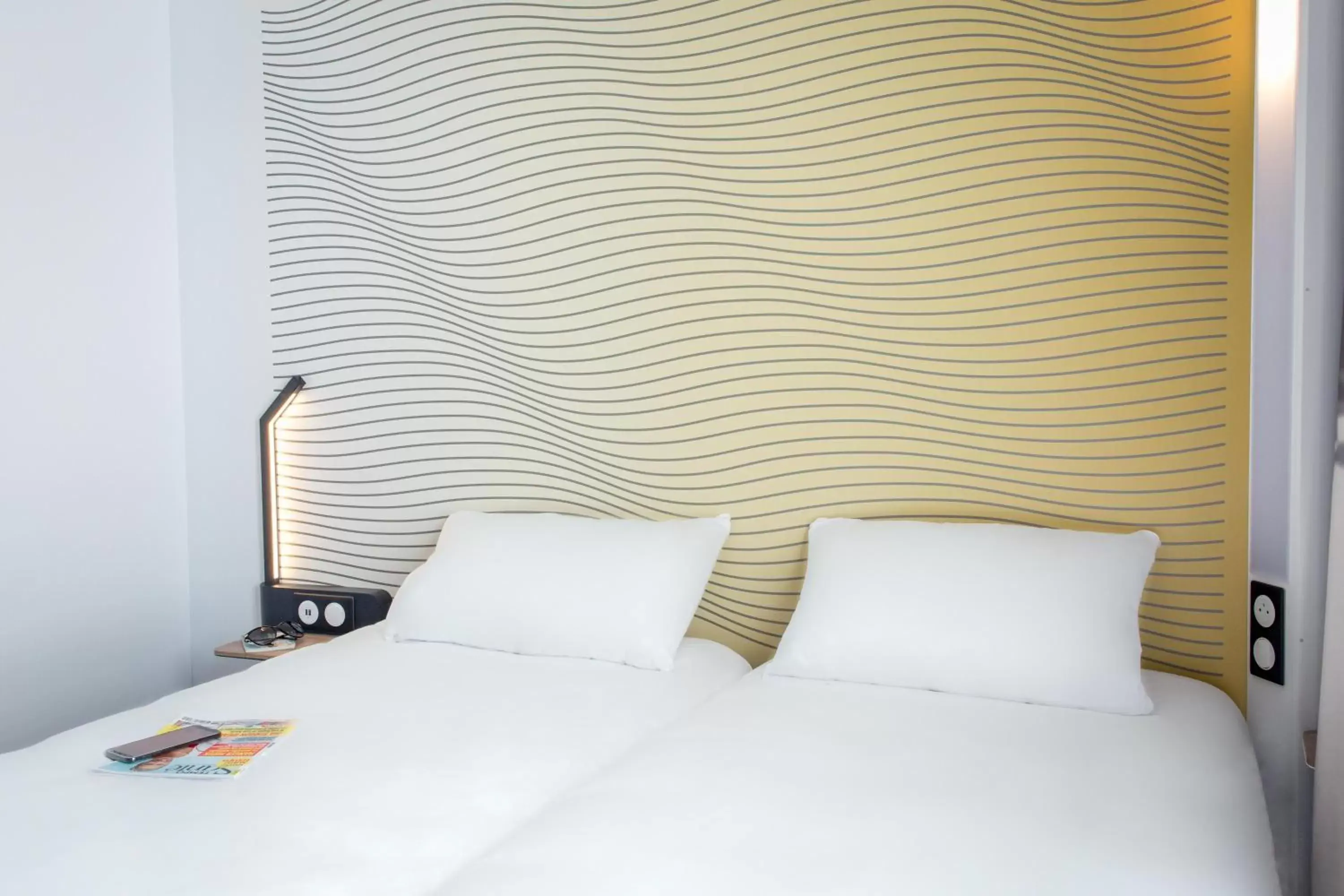 Bedroom, Bed in B&B HOTEL Sainte-Maxime Golfe de Saint Tropez