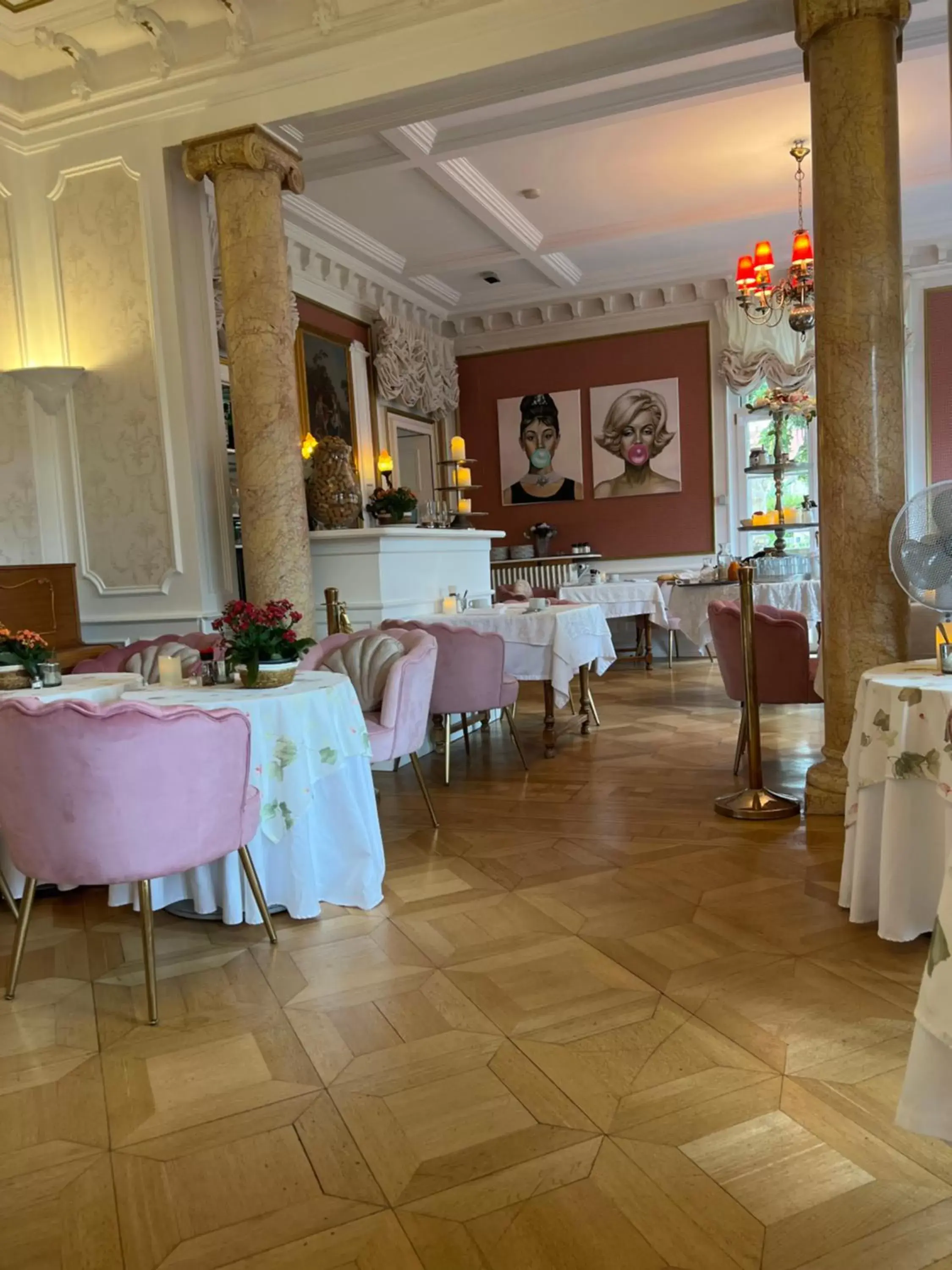 Restaurant/Places to Eat in Hôtel Le Manoir