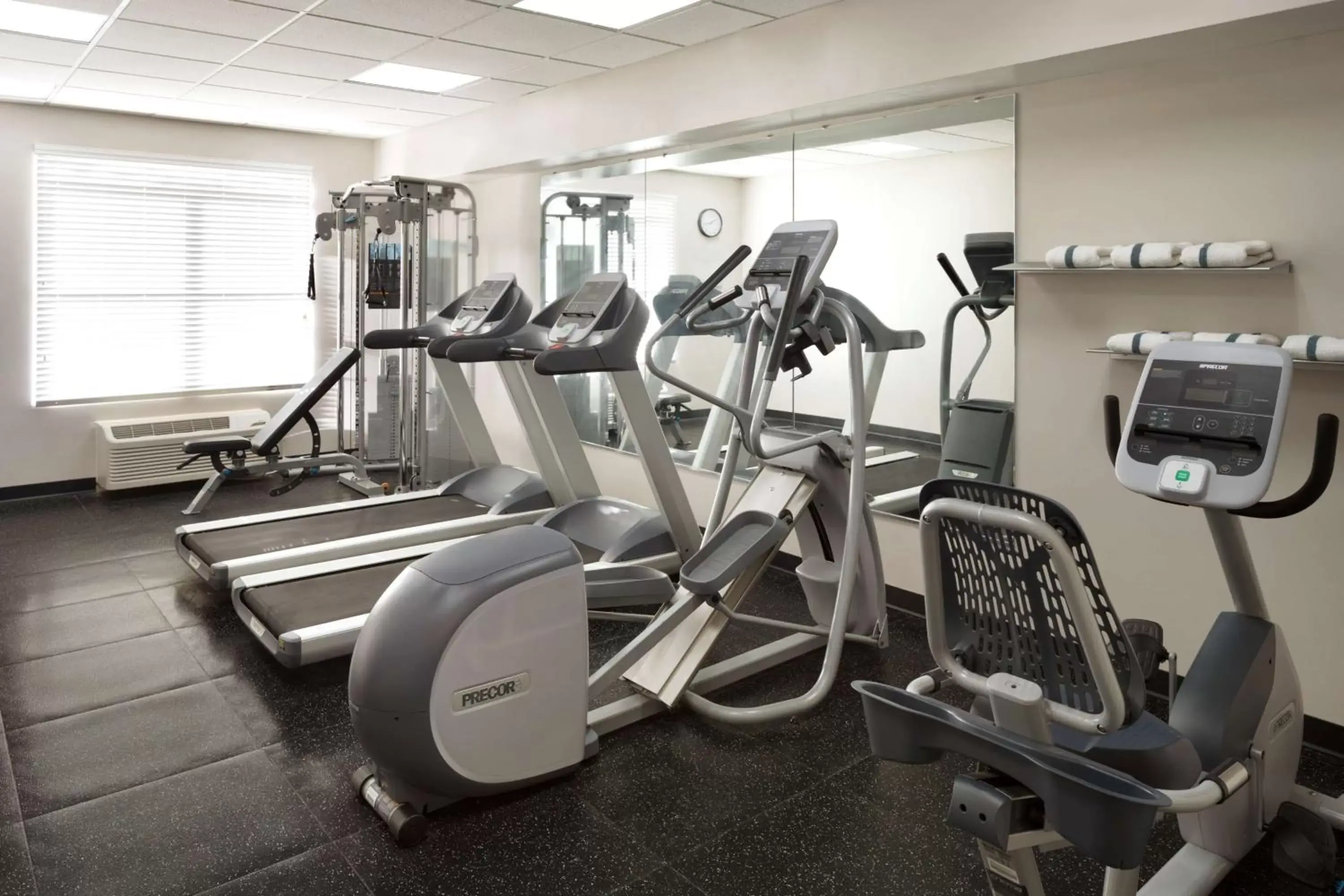Activities, Fitness Center/Facilities in Country Inn & Suites by Radisson, Camp Springs (Andrews Air Force Base), MD