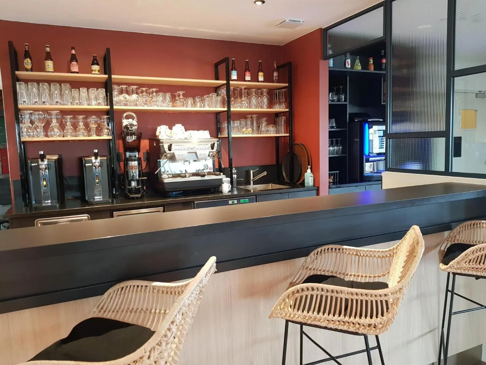 Lounge or bar, Lounge/Bar in Kyriad Carcassonne - Aéroport