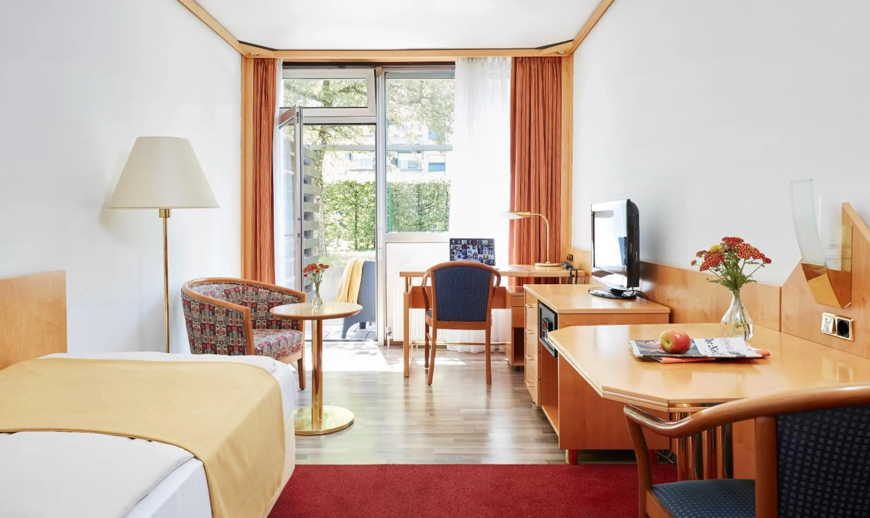 Photo of the whole room, Seating Area in Living Hotel am Deutschen Museum