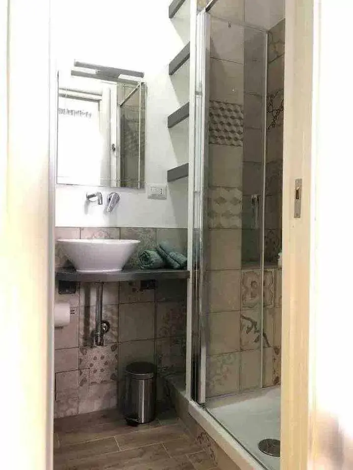 Bathroom in Domus Alysar