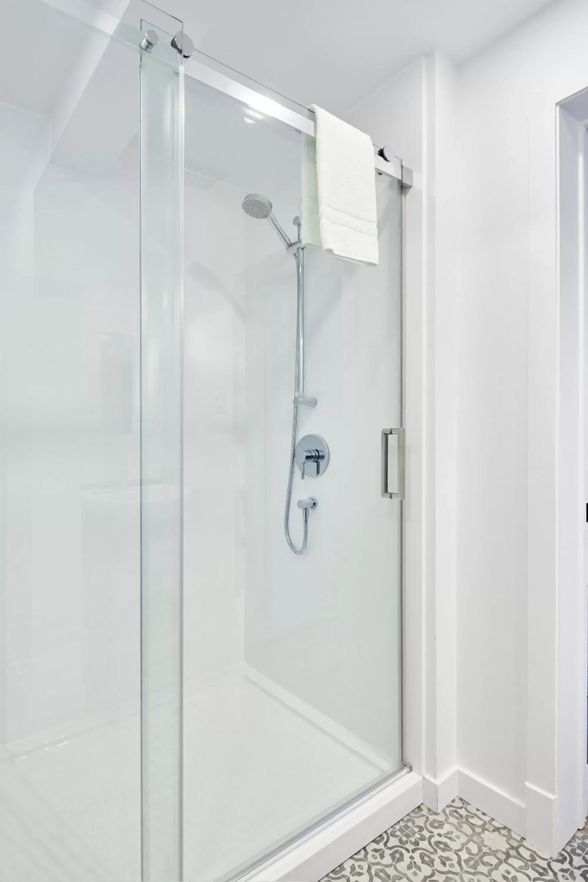 Shower, Bathroom in Beatnik Hotel