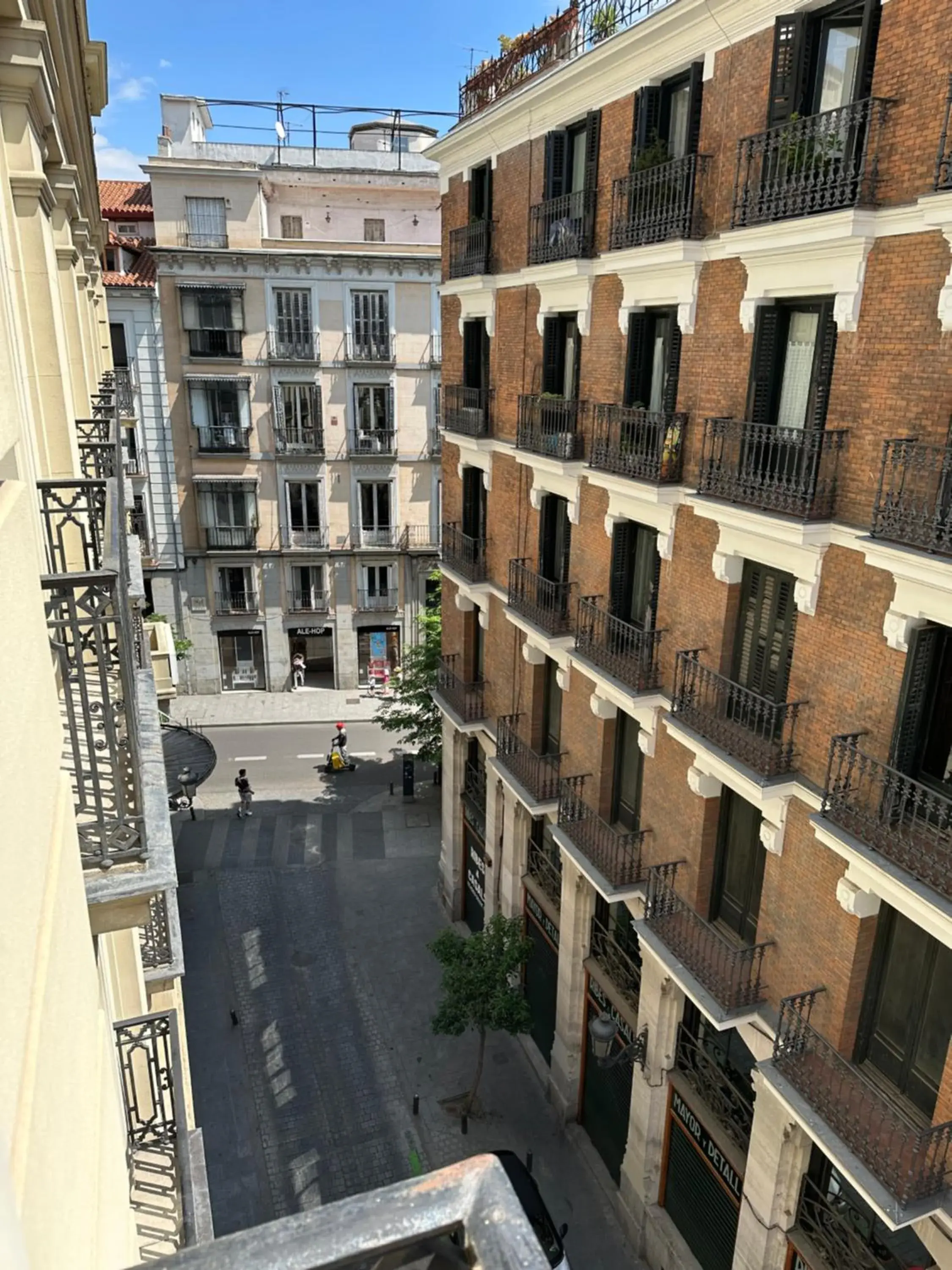 Neighbourhood in Hostal Abadia Madrid
