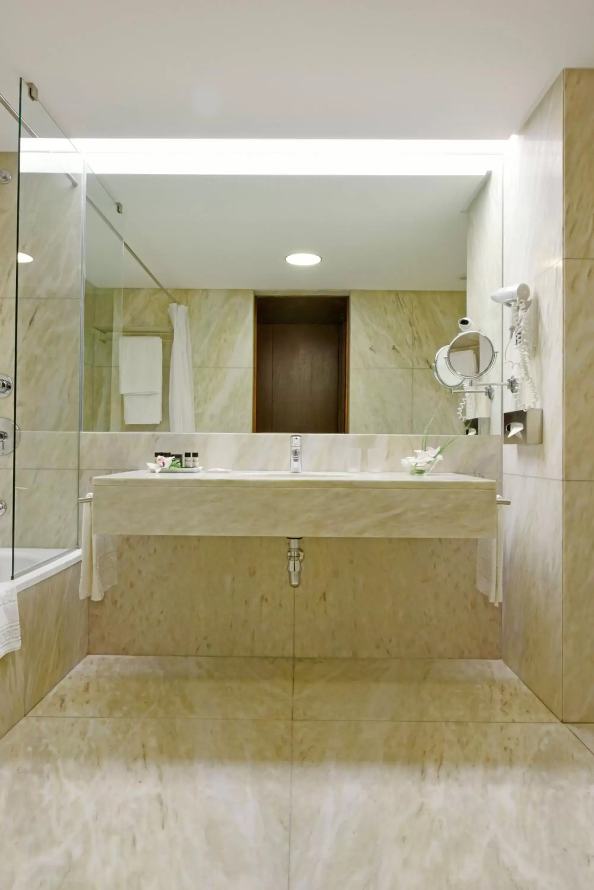 Bathroom in Pousada Palacio de Estoi – Small Luxury Hotels of the World