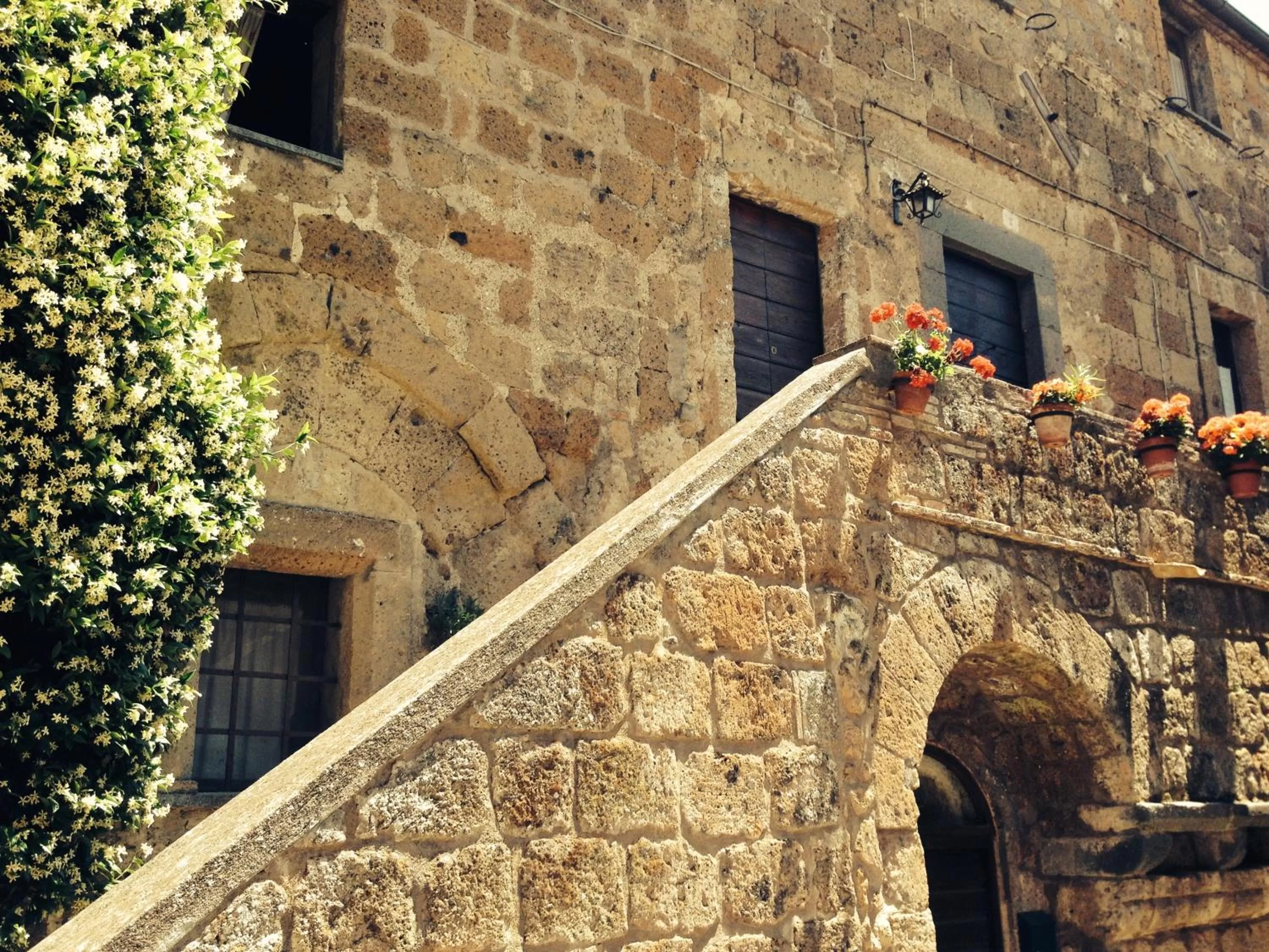 Facade/entrance in Civita B&B
