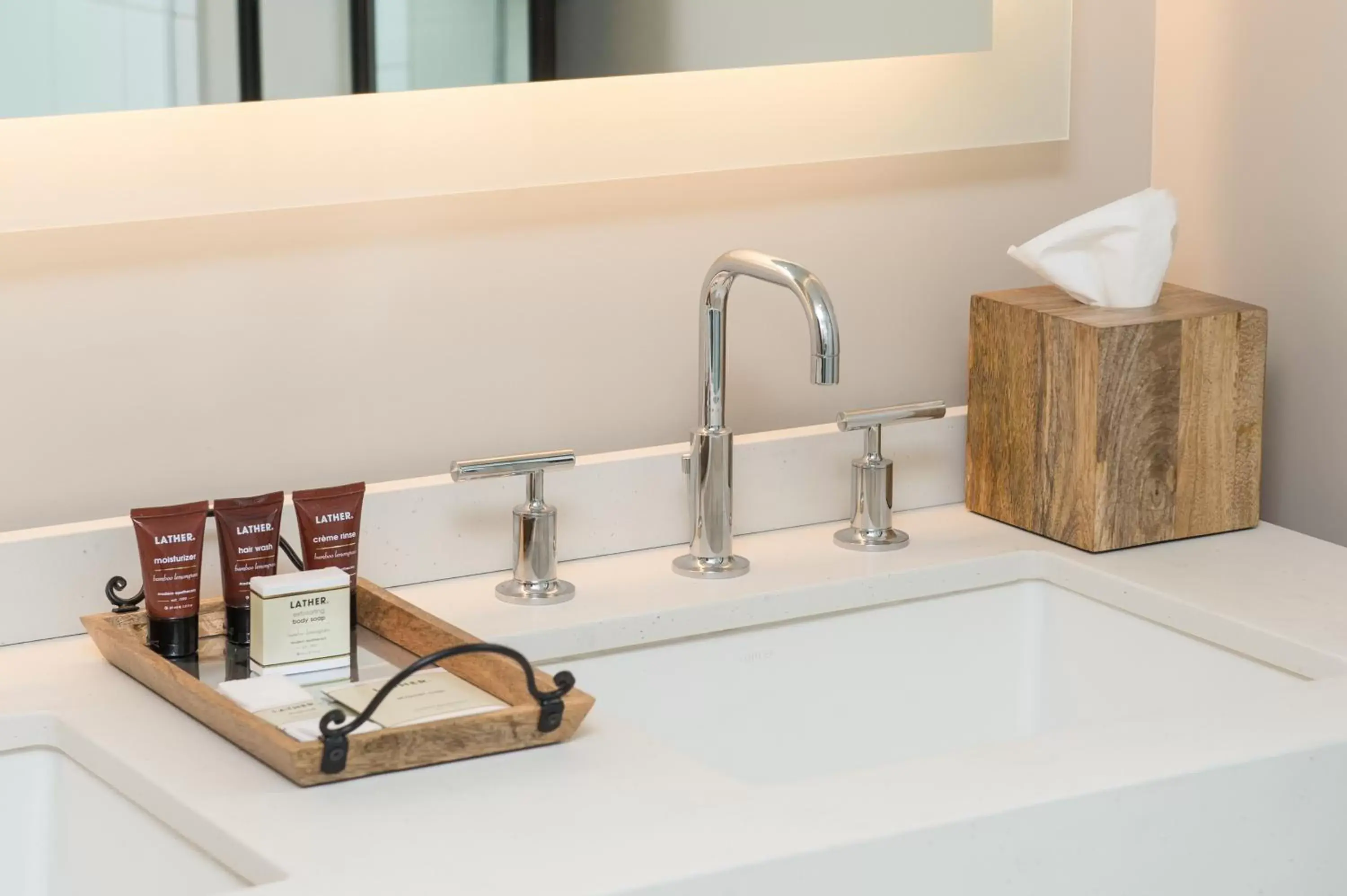 Bathroom in Hotel E Bathroom in Hotel E