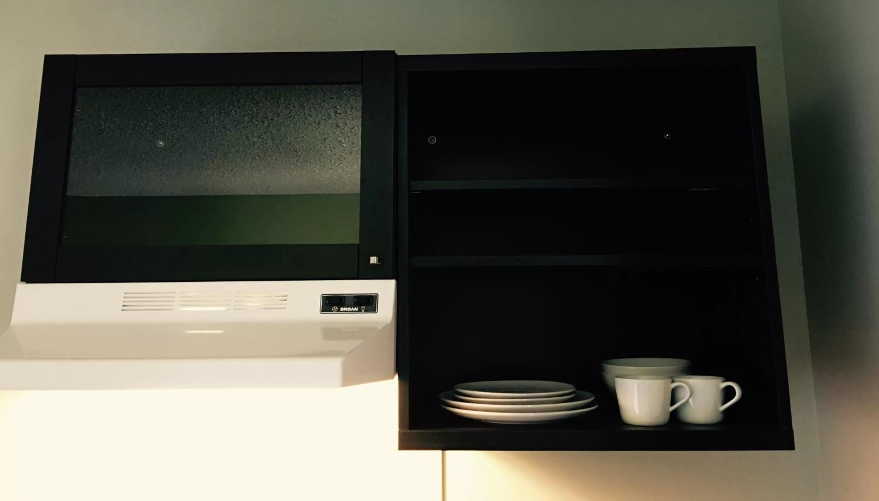 Kitchen or kitchenette in Home Away Inn