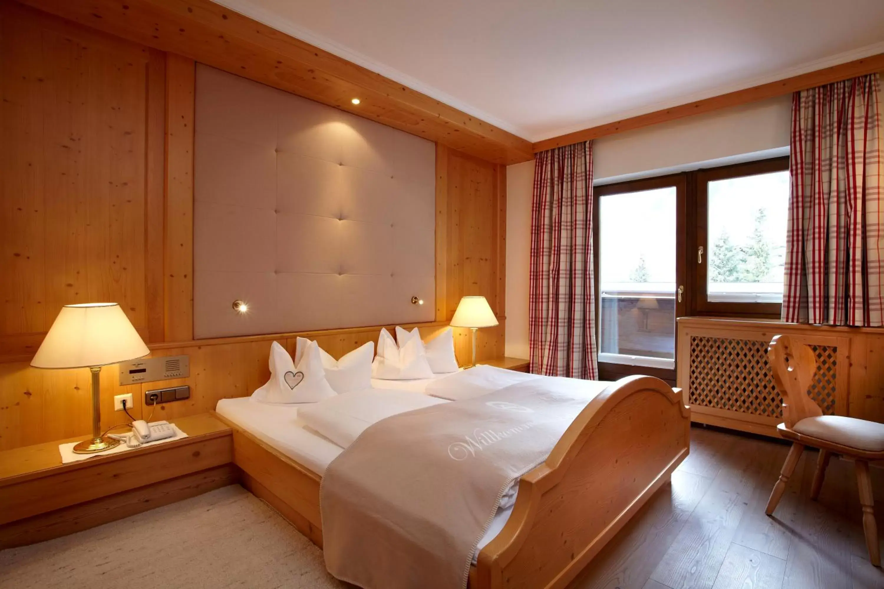 Photo of the whole room, Bed in Relais&Châteaux Spa-Hotel Jagdhof