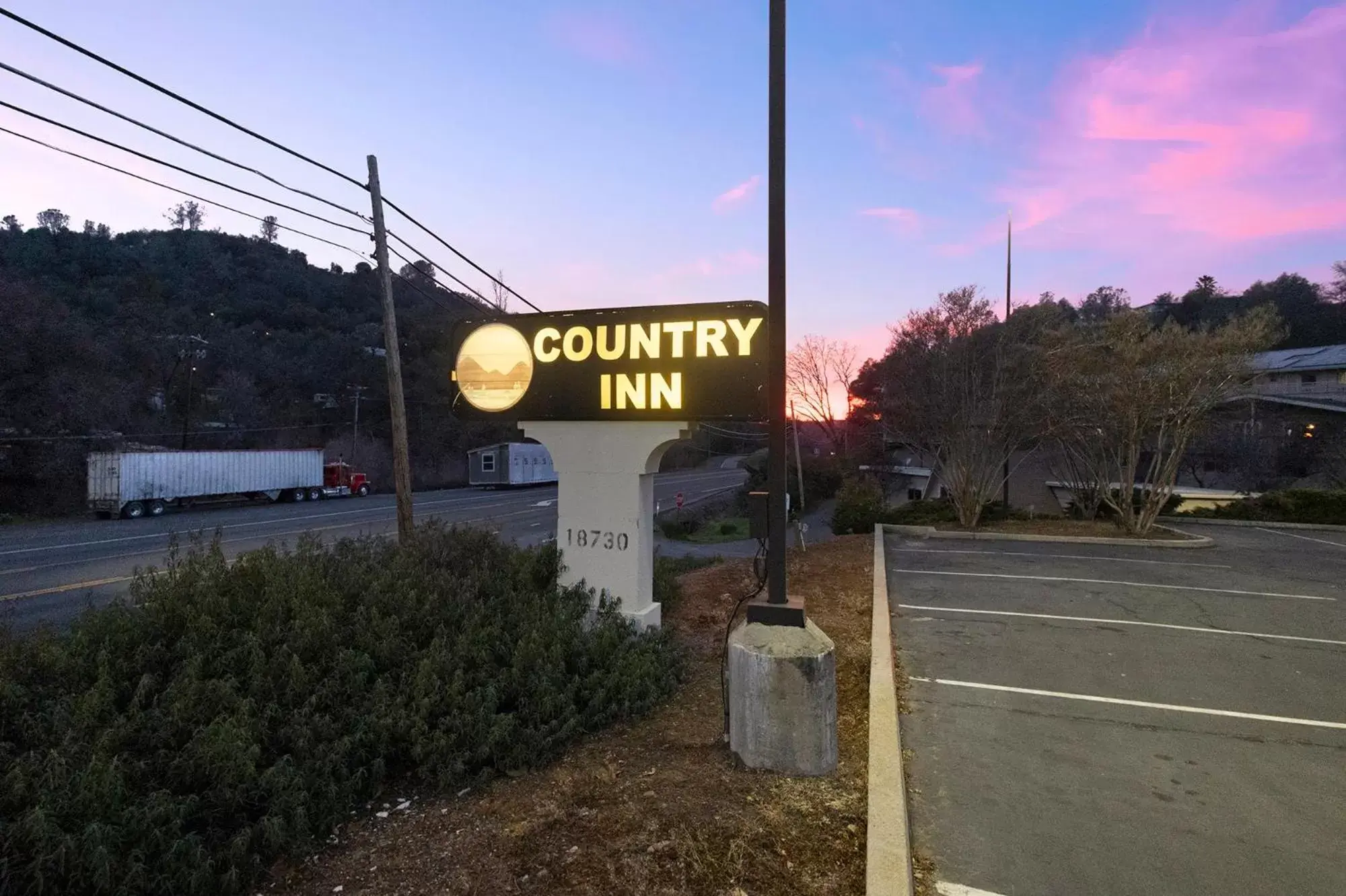 Logo/Certificate/Sign in Country Inn Sonora