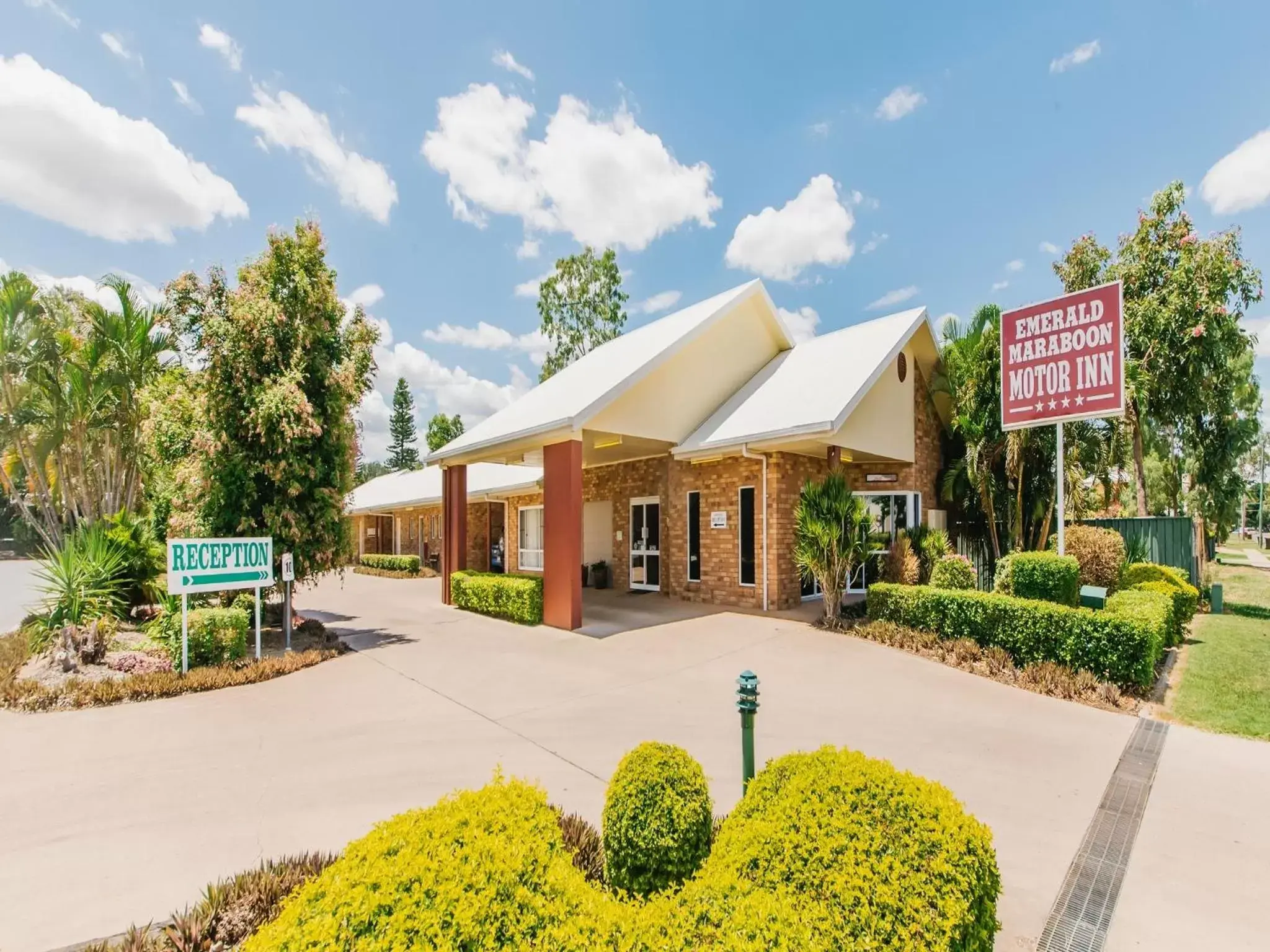 Lobby or reception, Property Building in Emerald Maraboon Motor Inn