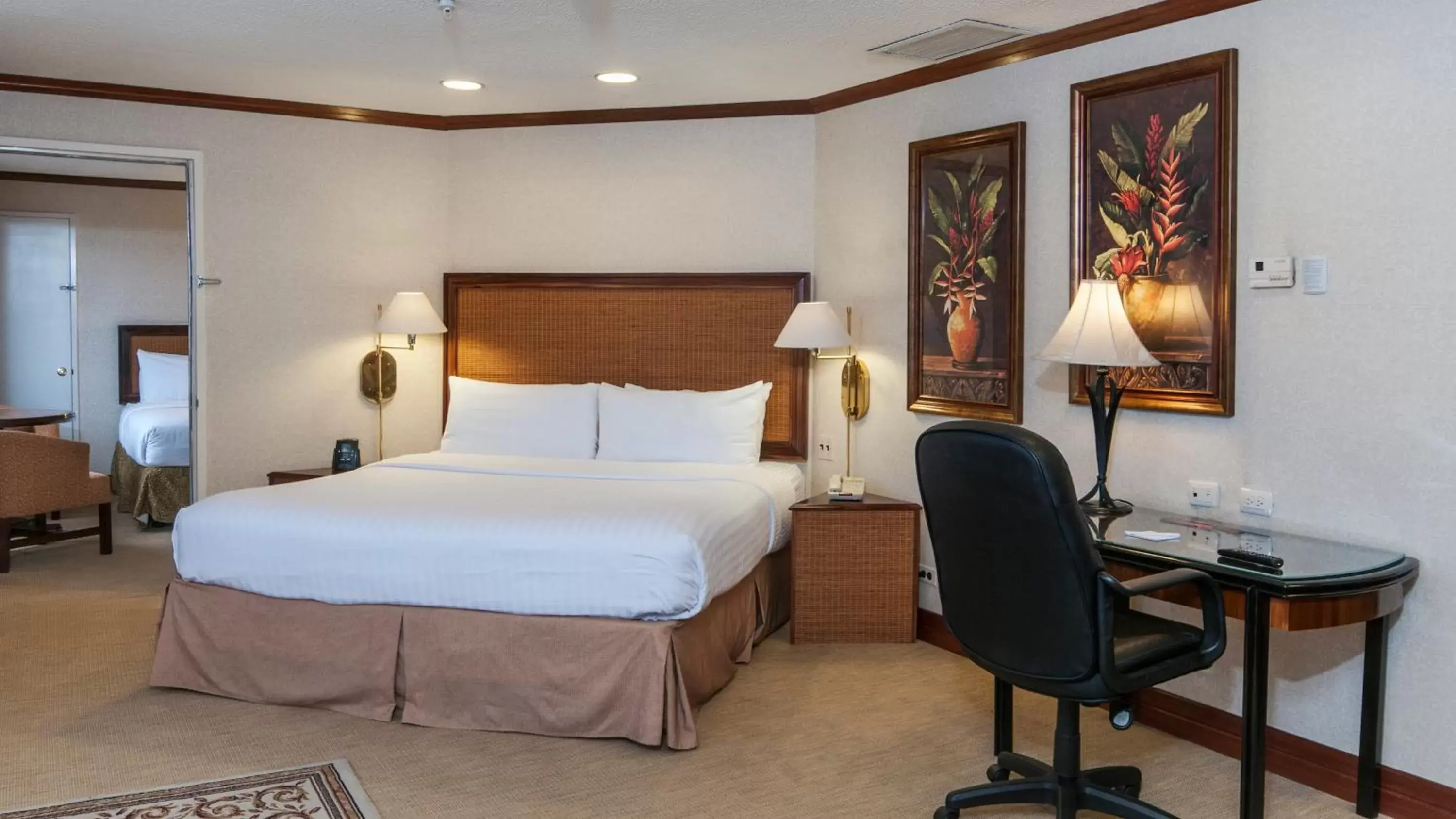 Photo of the whole room, Bed in Holiday Inn San Jose Aurola, an IHG Hotel