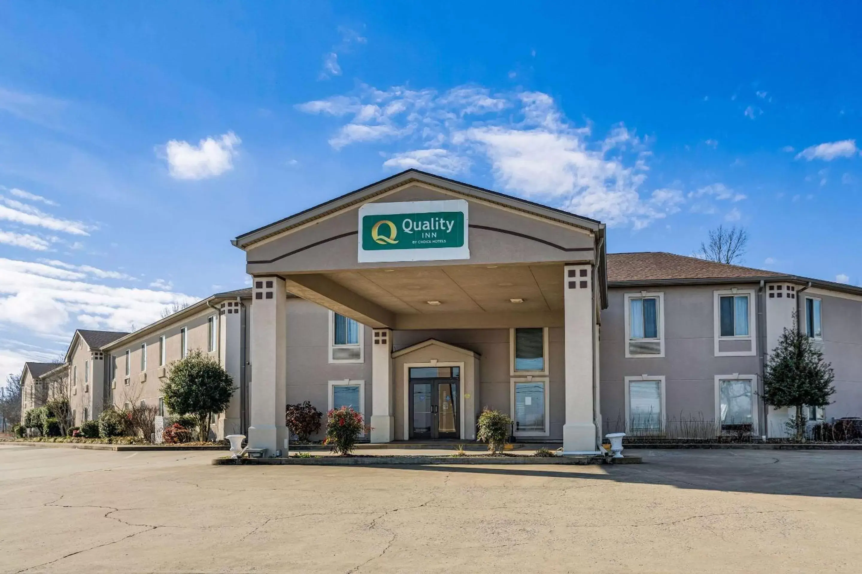 Property building in Quality Inn Calvert City - Paducah East Property building in Quality Inn Calvert City - Paducah East
