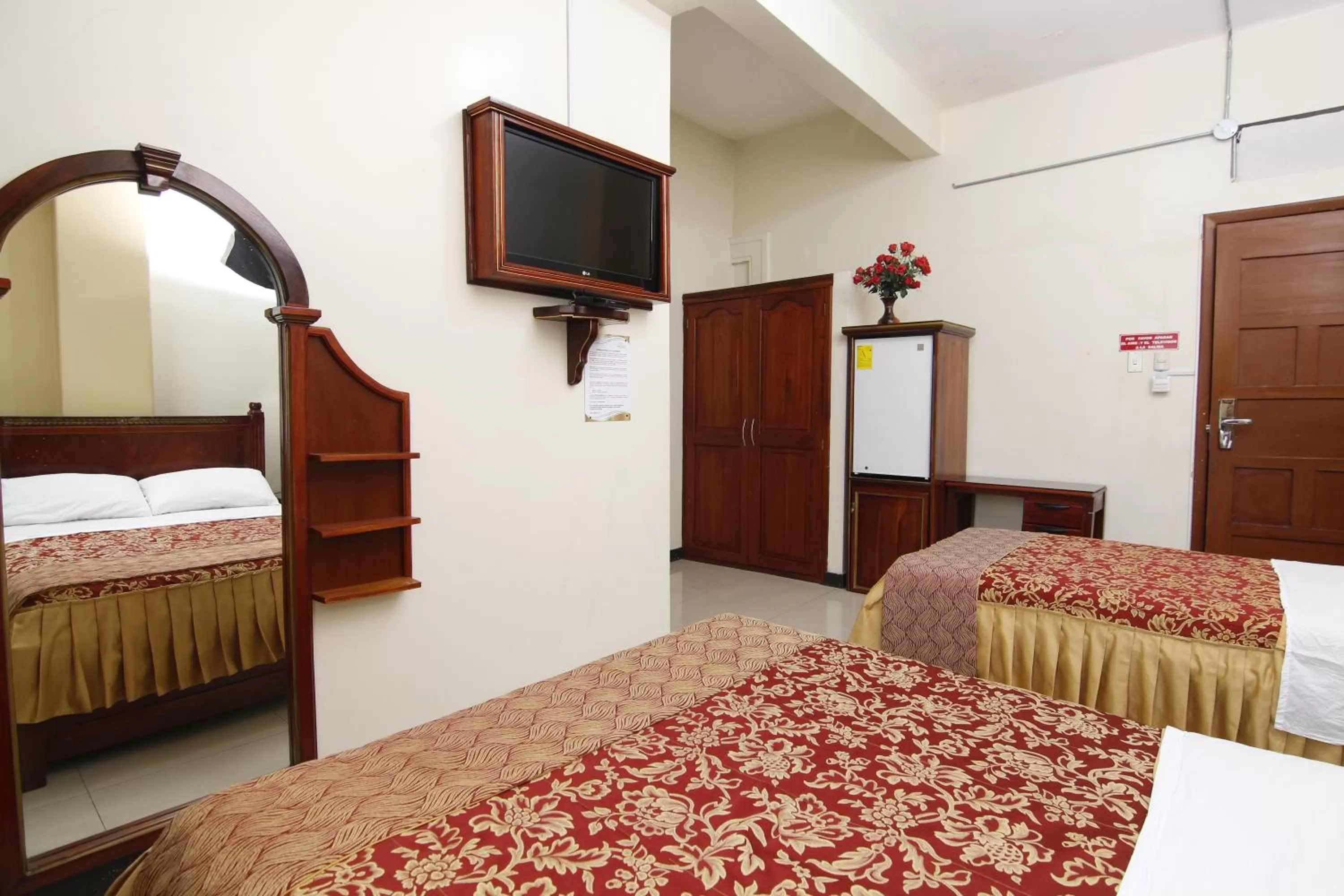 Bed in Hotel Versailles Internacional