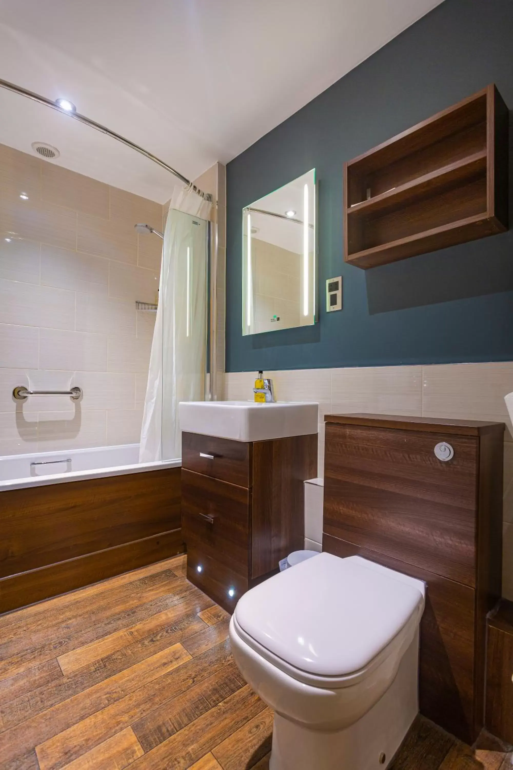 Bathroom in The White Hart Hotel, Boston, Lincolnshire