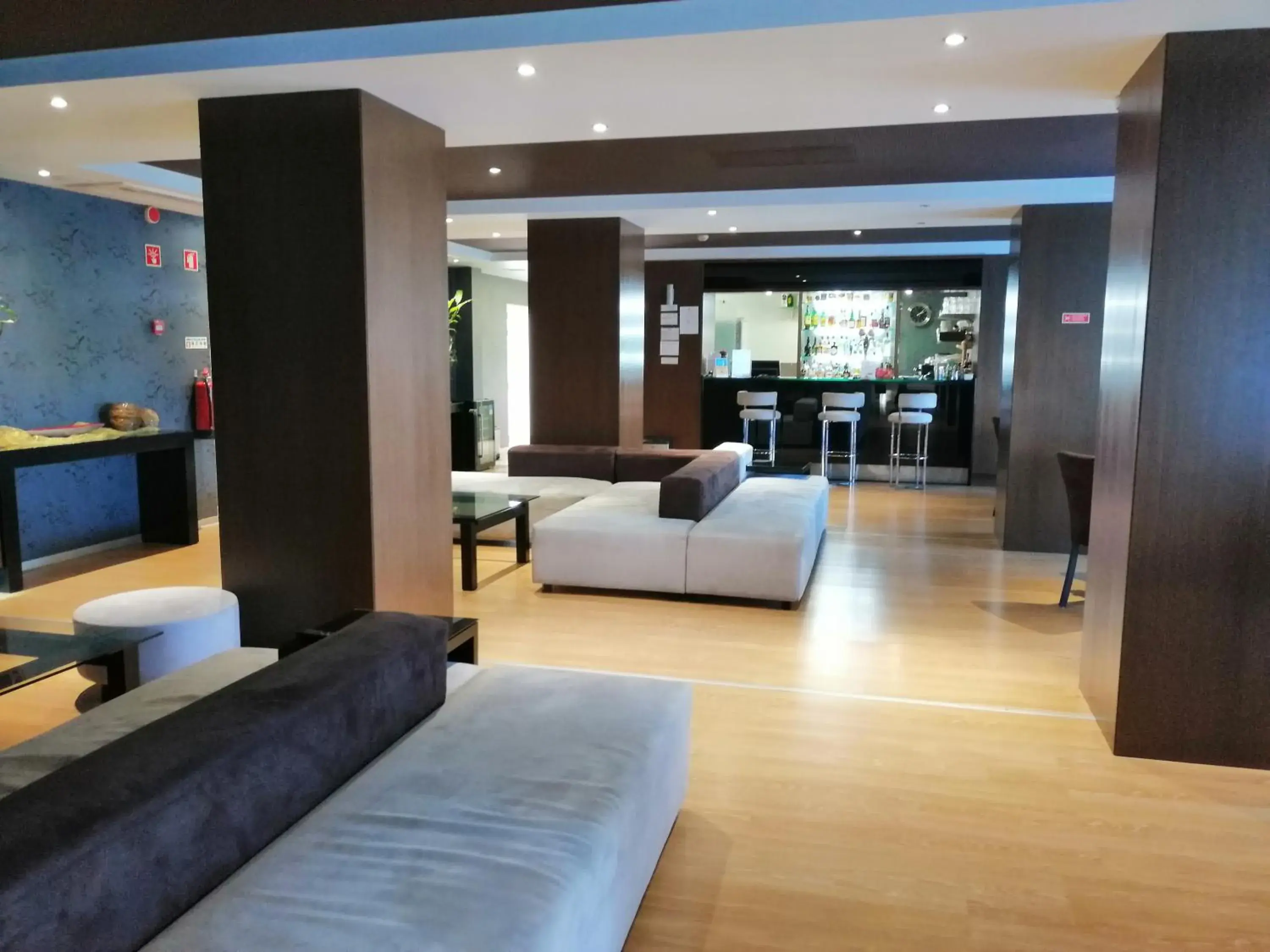 Communal lounge/ TV room, Seating Area in Hotel Monaco