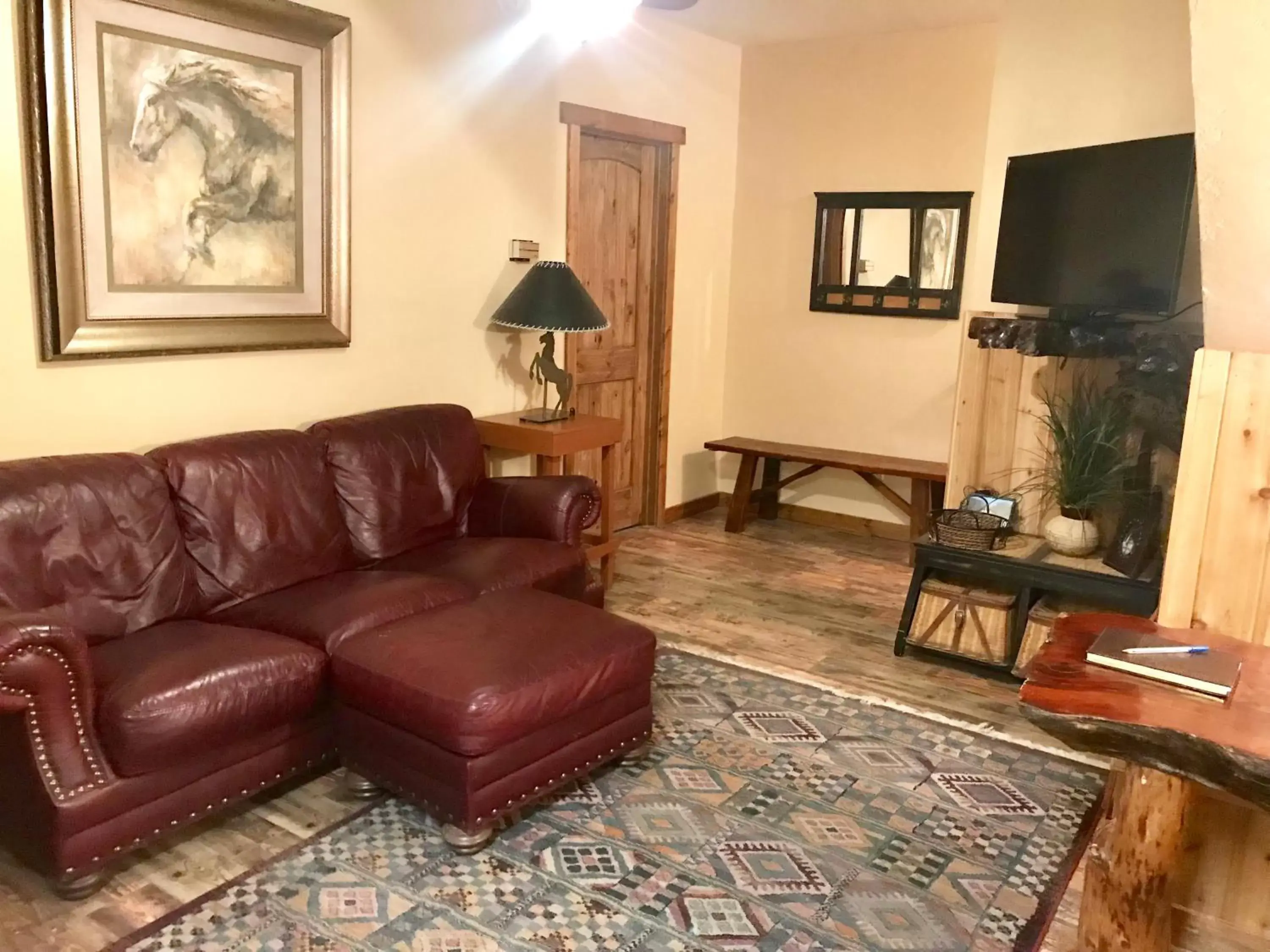 TV and multimedia, Seating Area in Cowboy's Lodge