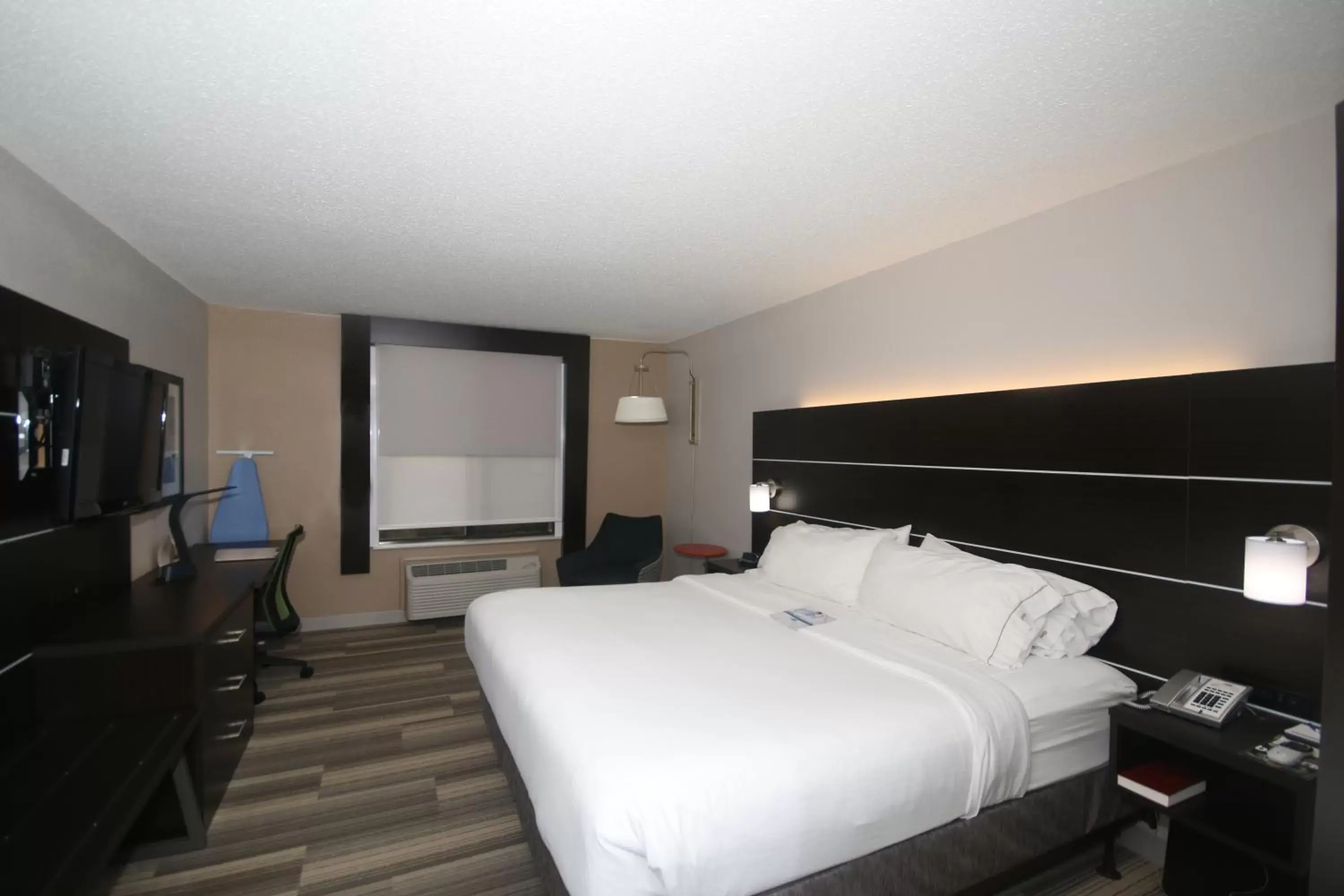 Bed in Holiday Inn Express Hillsville, an IHG Hotel