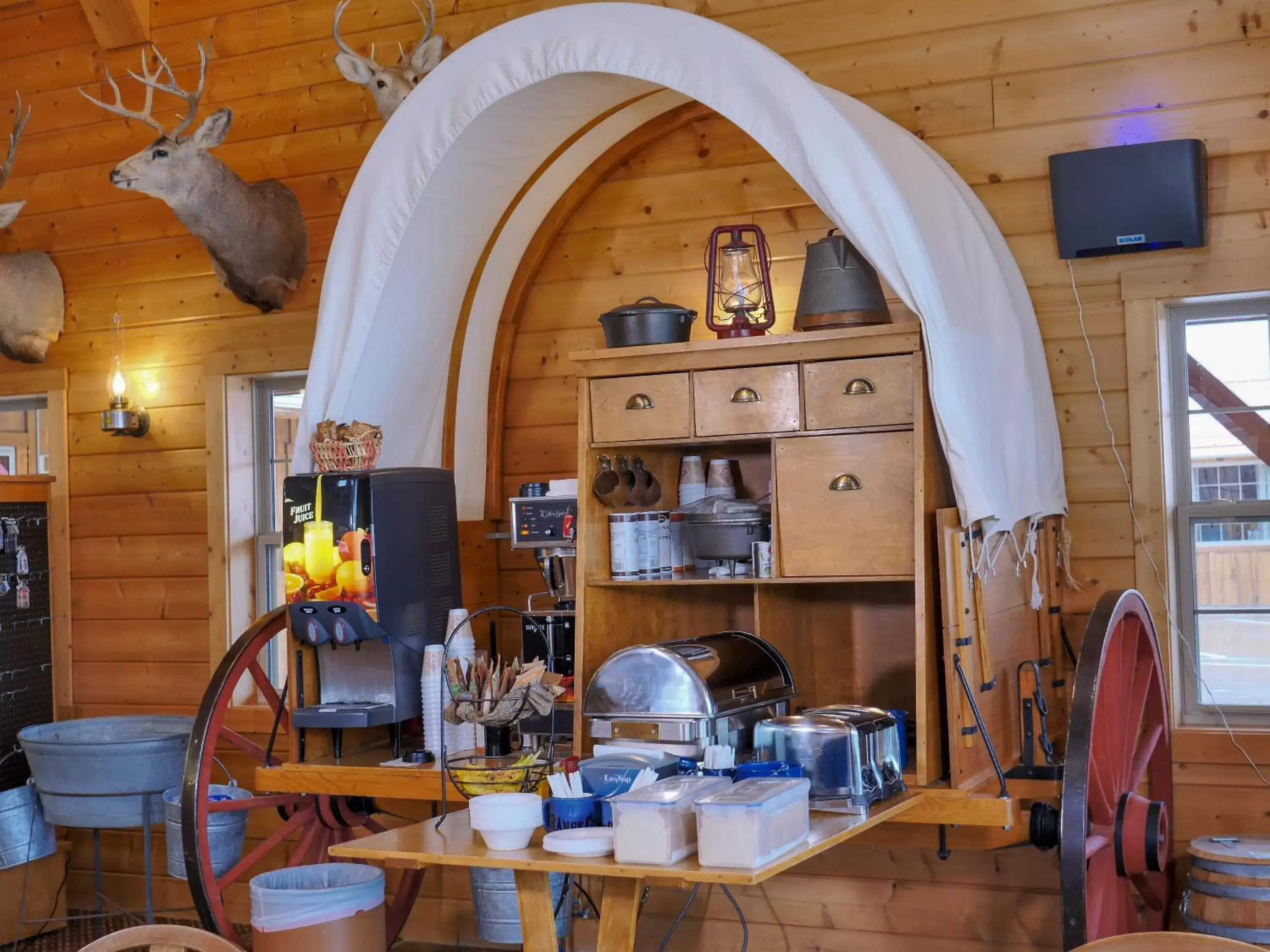 Activities, Restaurant/Places to Eat in Range Country Lodging