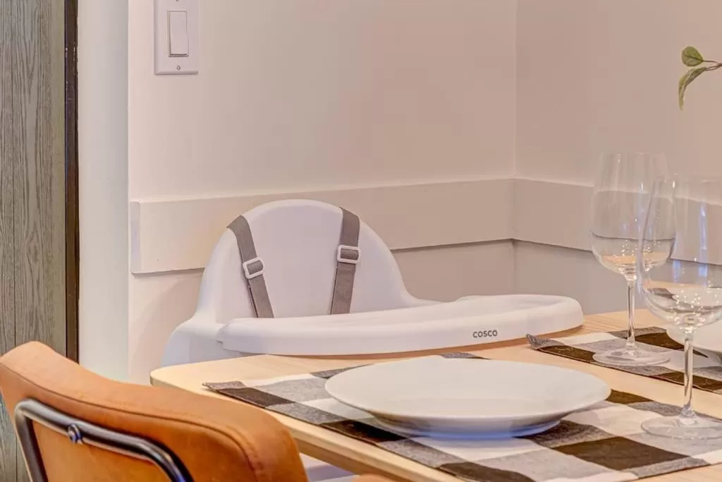 Dining area in Mountain Retreat, Pool & Hot Tub, BBQ, Patio, King Bed, Sleeps 6!