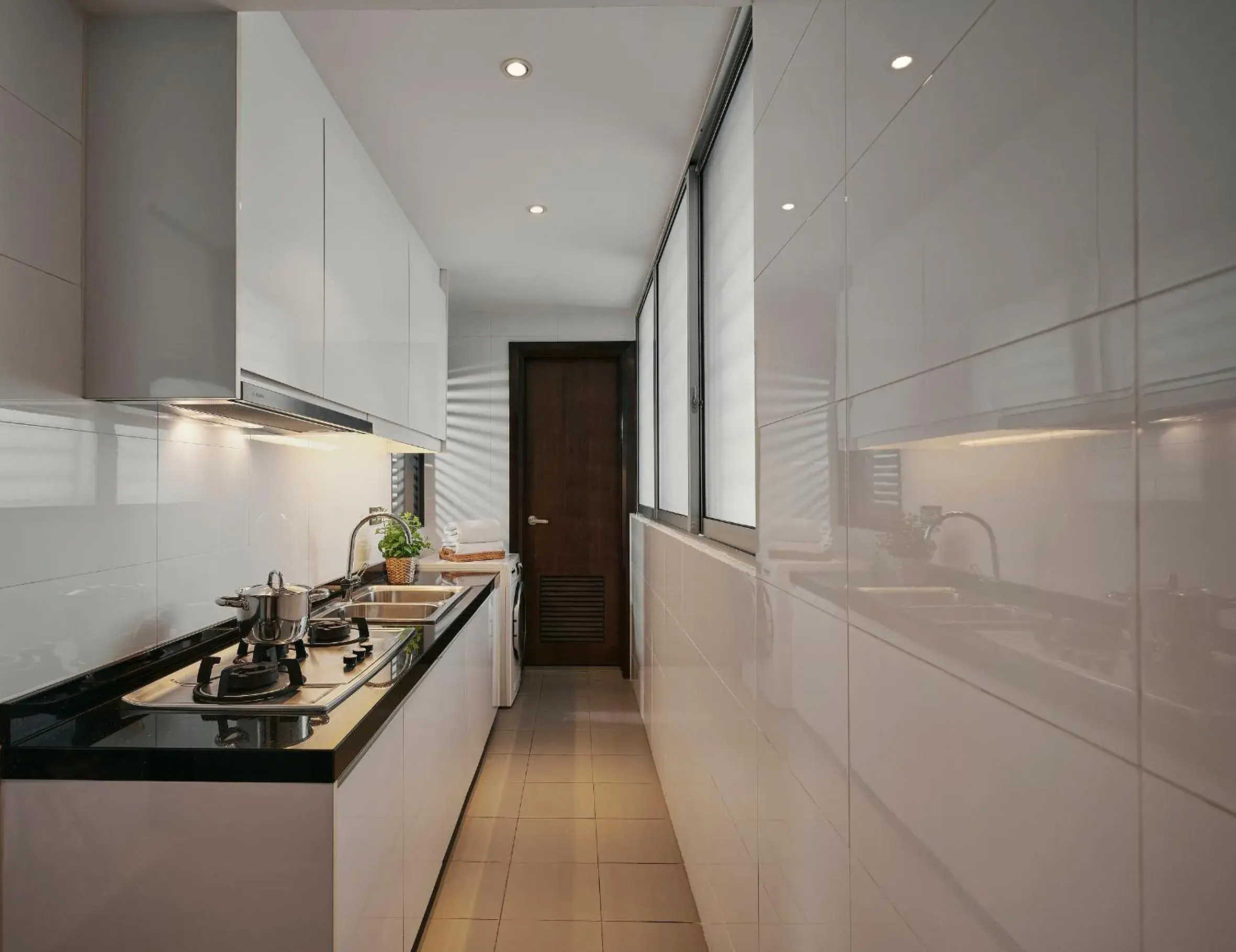 Kitchen or kitchenette, Kitchen/Kitchenette in TRILLION SUITES by SLG