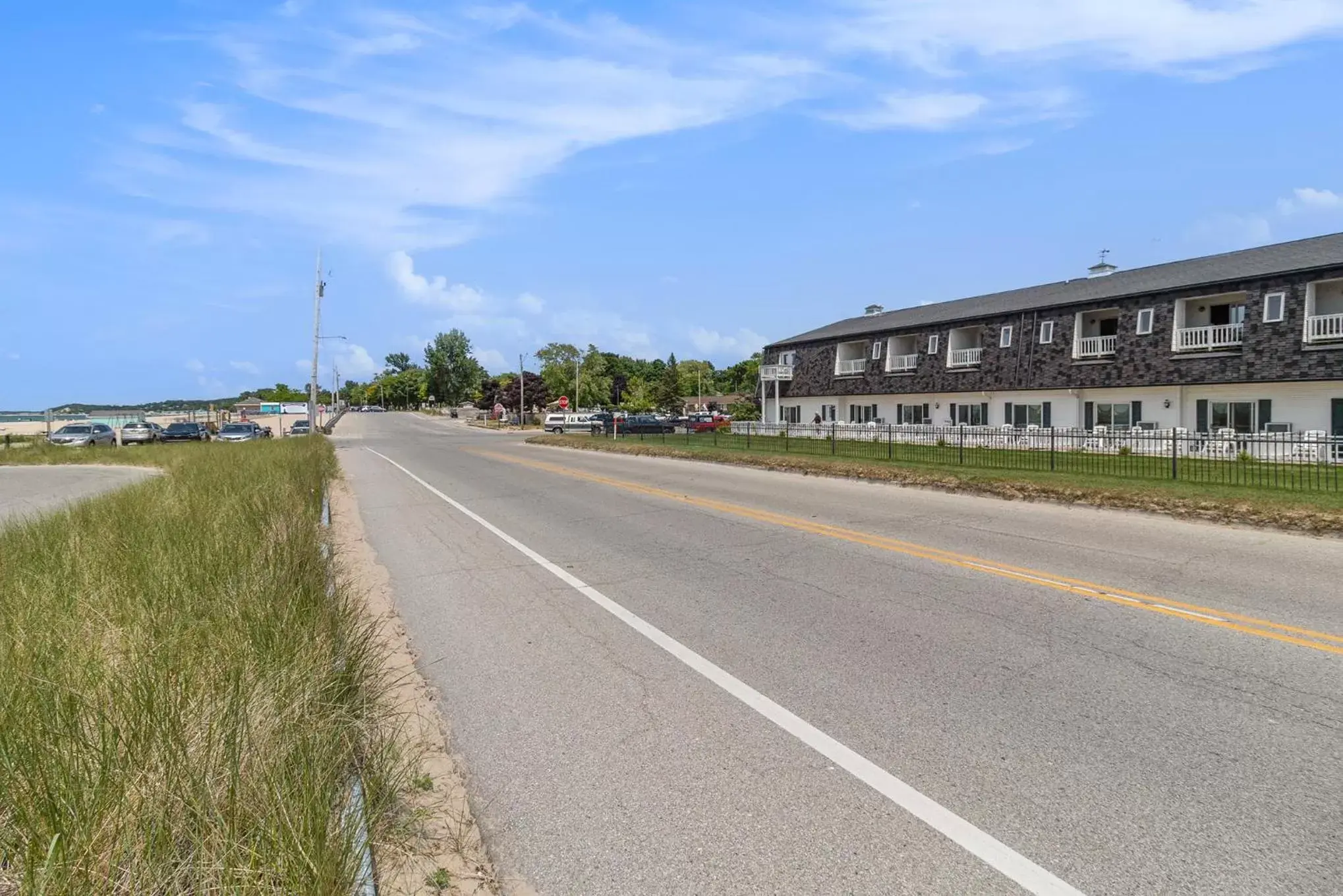 Property building in Snyders Shoreline Inn