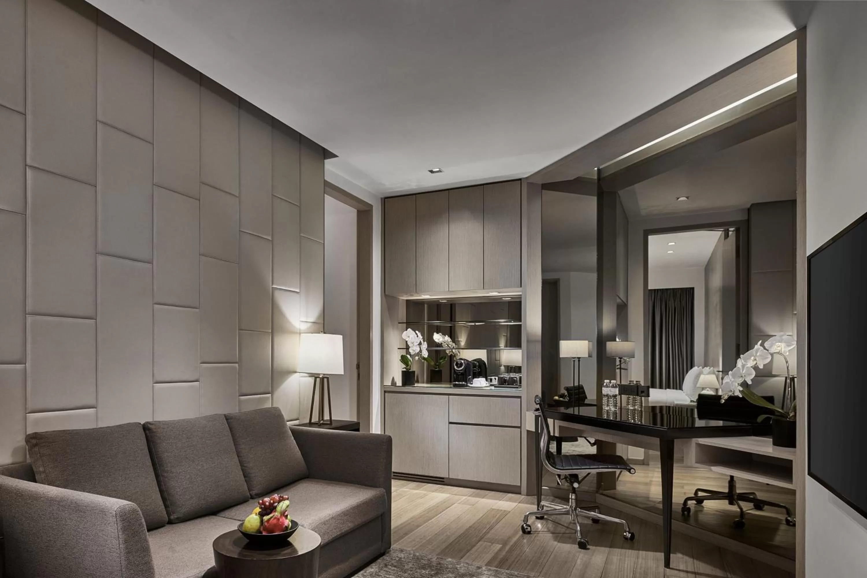 Living room in Singapore Marriott Tang Plaza Hotel