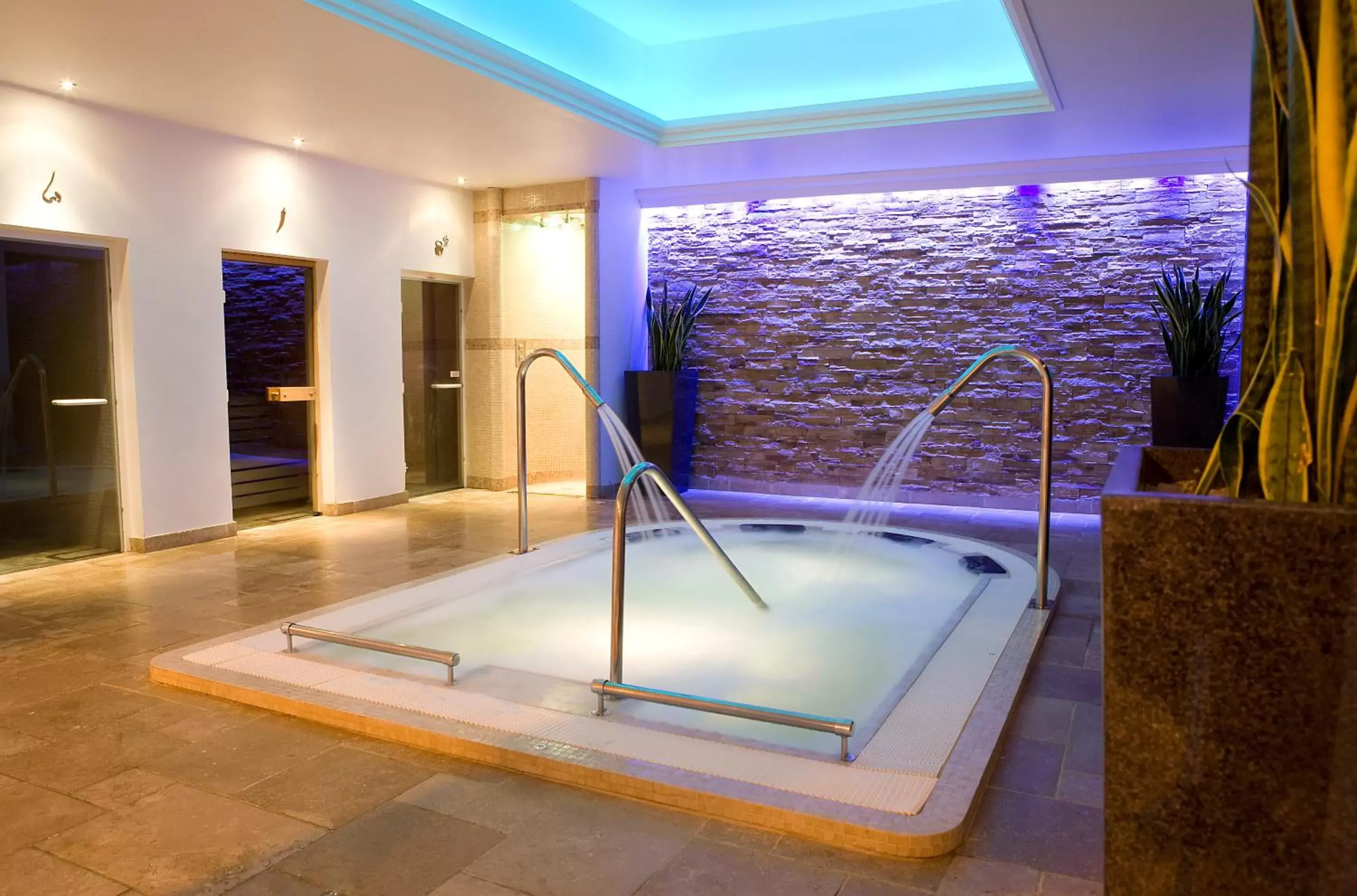 Spa and wellness centre/facilities, Swimming Pool in Bryn Meadows Golf, Hotel & Spa