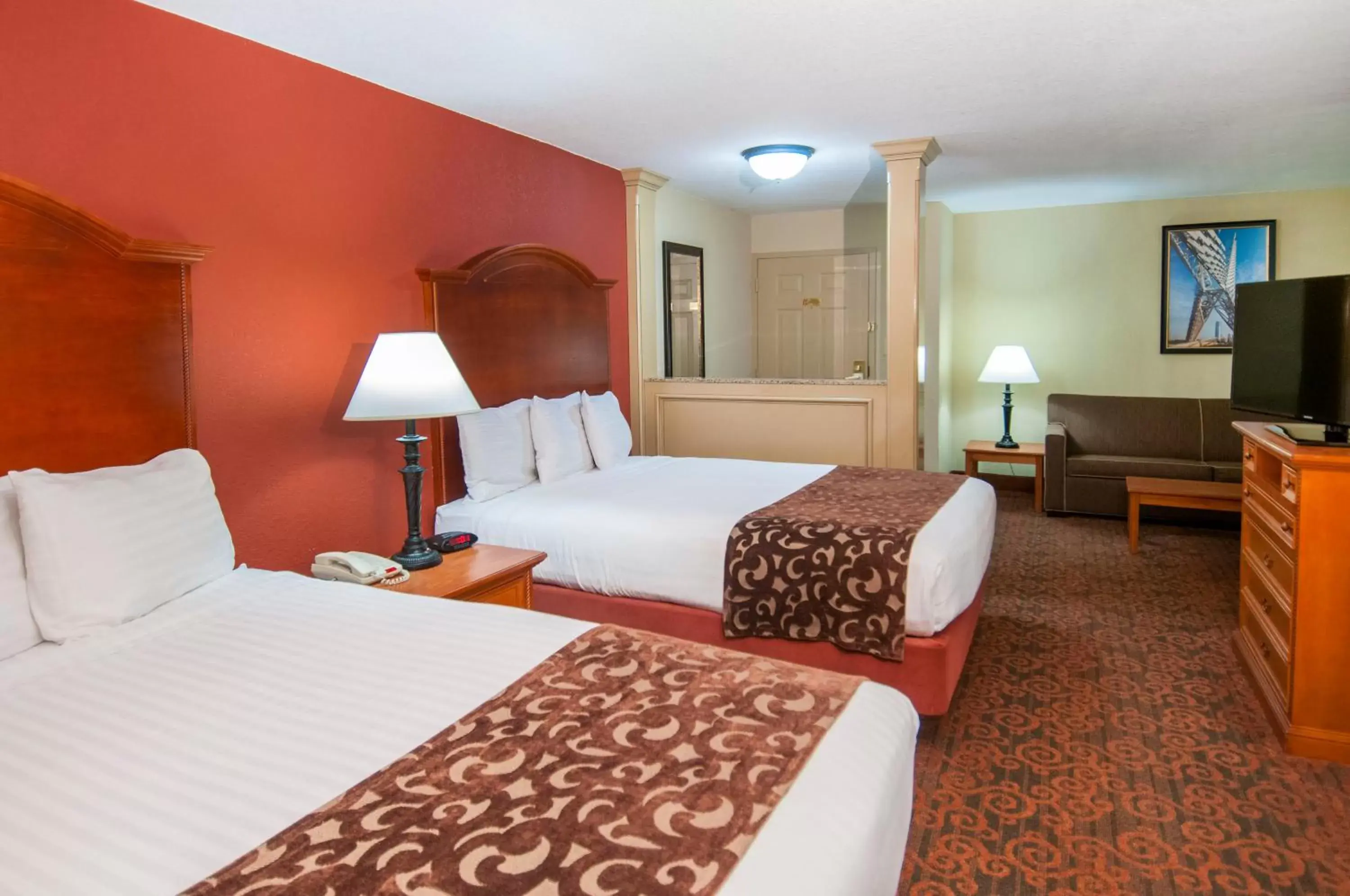 Bedroom, Bed in Governors Suites Hotel Oklahoma City Airport Area