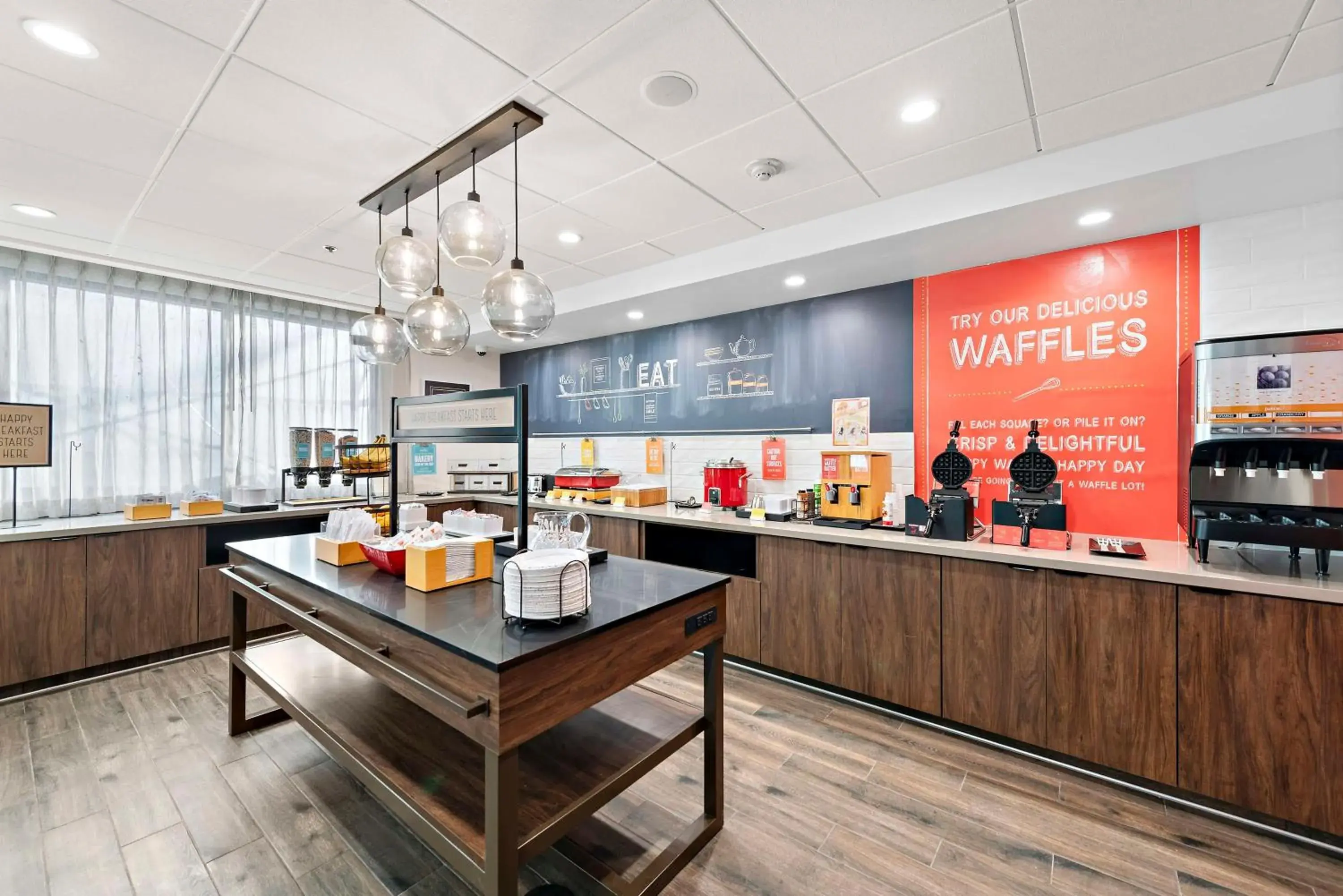 Breakfast, Restaurant/Places to Eat in Wingate by Wyndham Los Angeles Airport