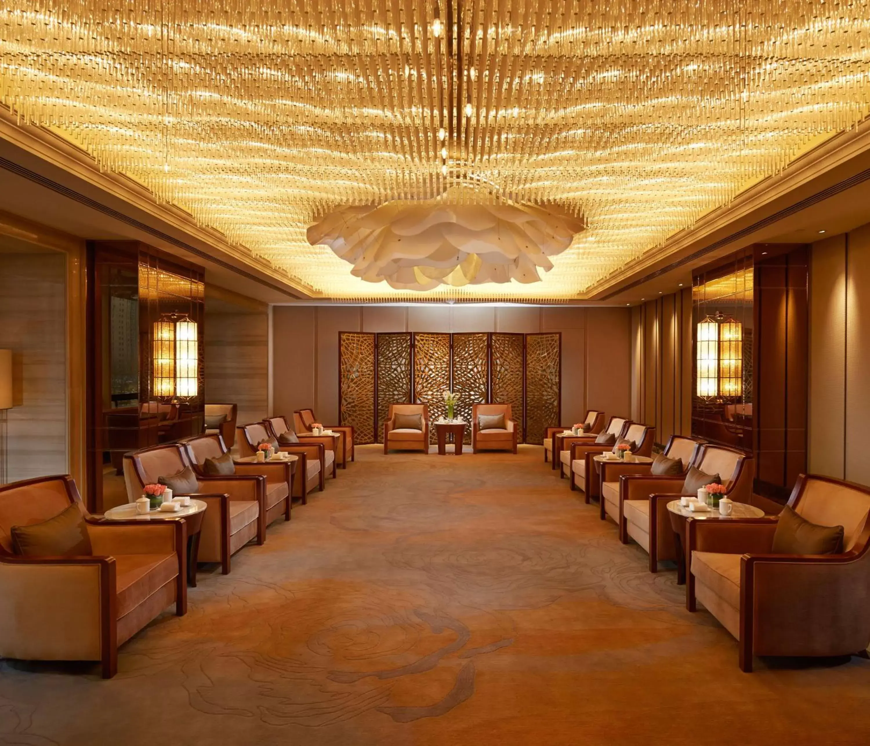 Meeting/conference room, Restaurant/Places to Eat in Hilton Zhengzhou