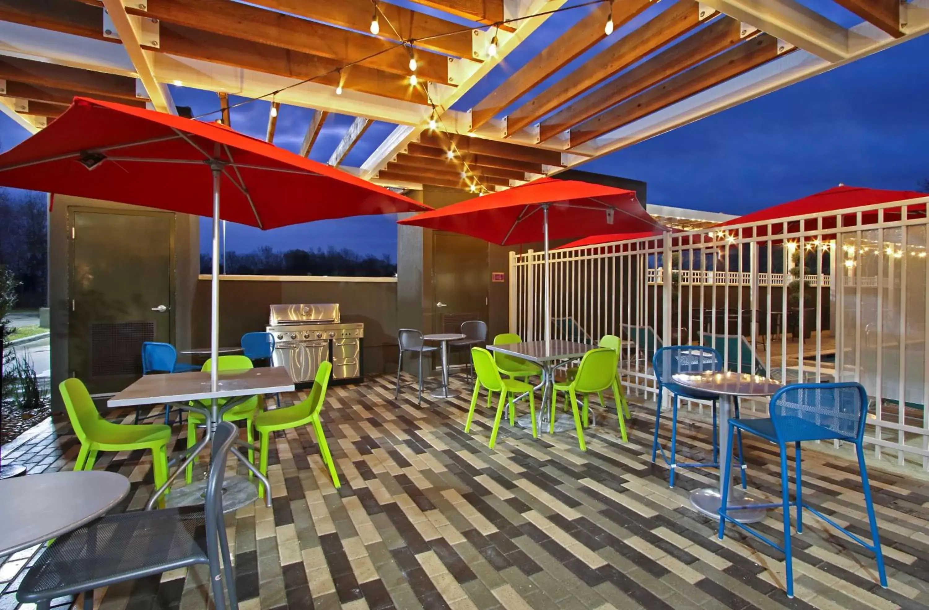 Patio, Lounge/Bar in Home2 Suites By Hilton Beaumont, Tx