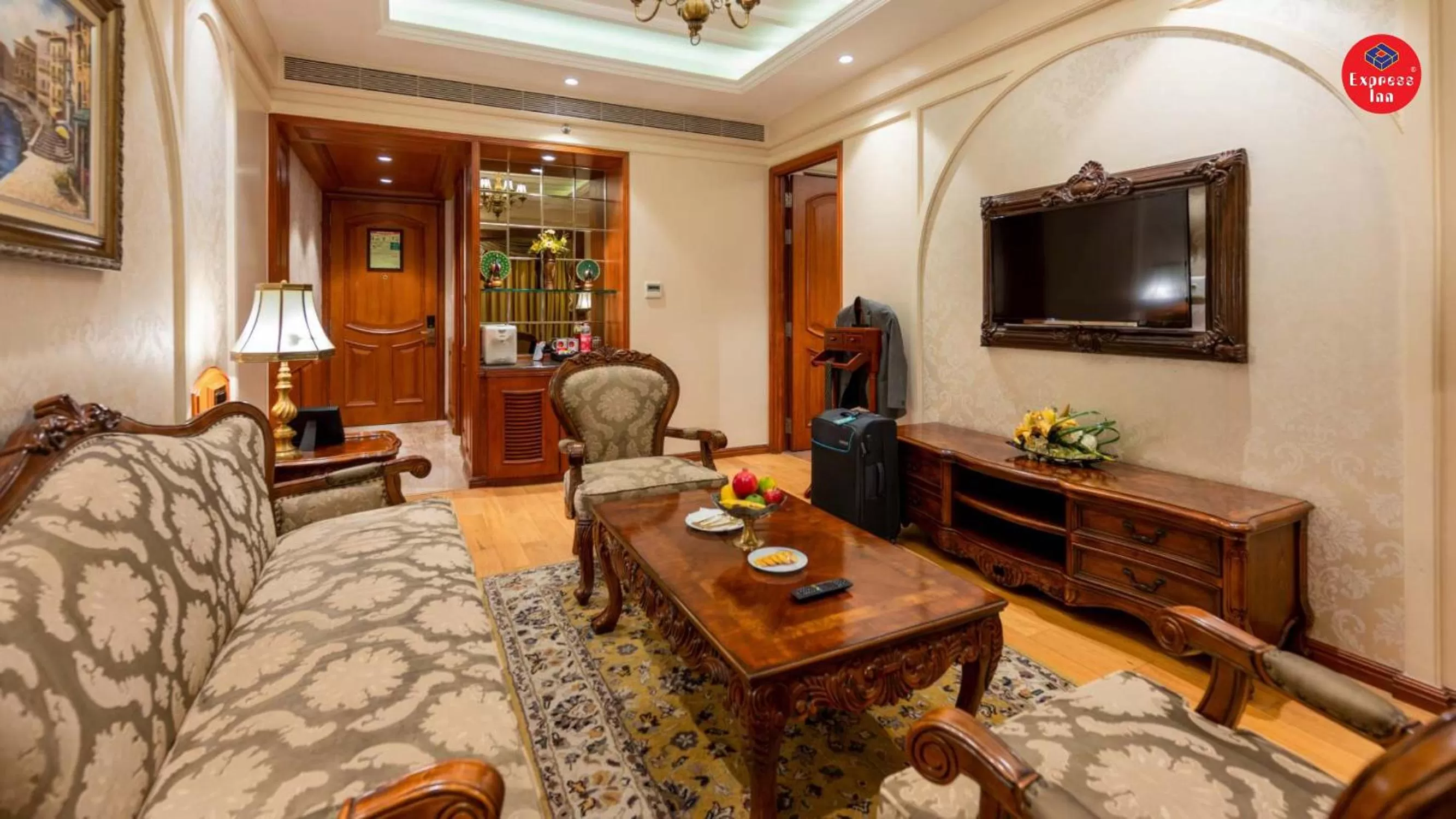 Communal lounge/ TV room in Express Inn The Business Luxury Hotel