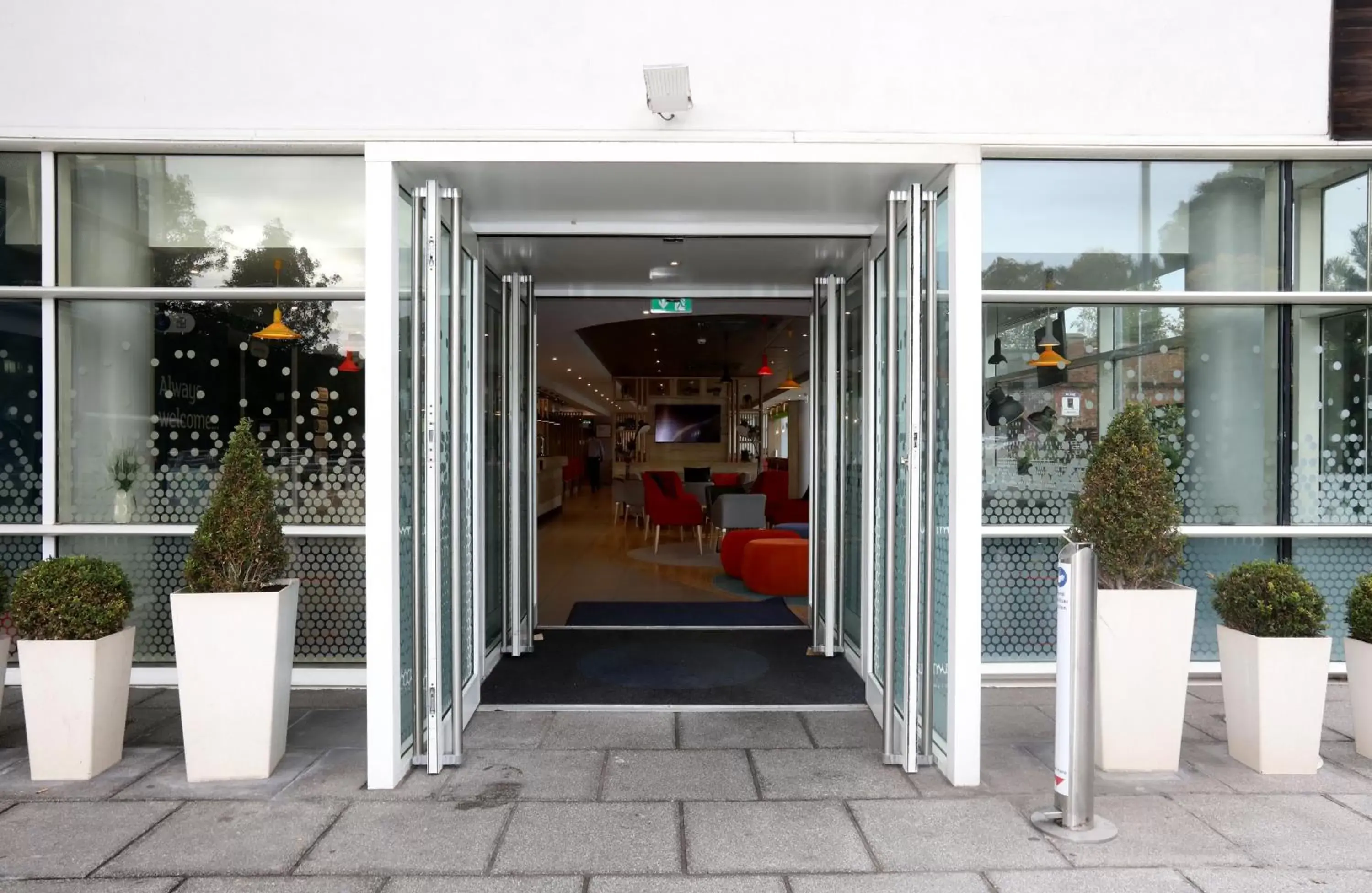 Property building in Holiday Inn Express, Chester Racecourse by IHG Property building in Holiday Inn Express, Chester Racecourse by IHG