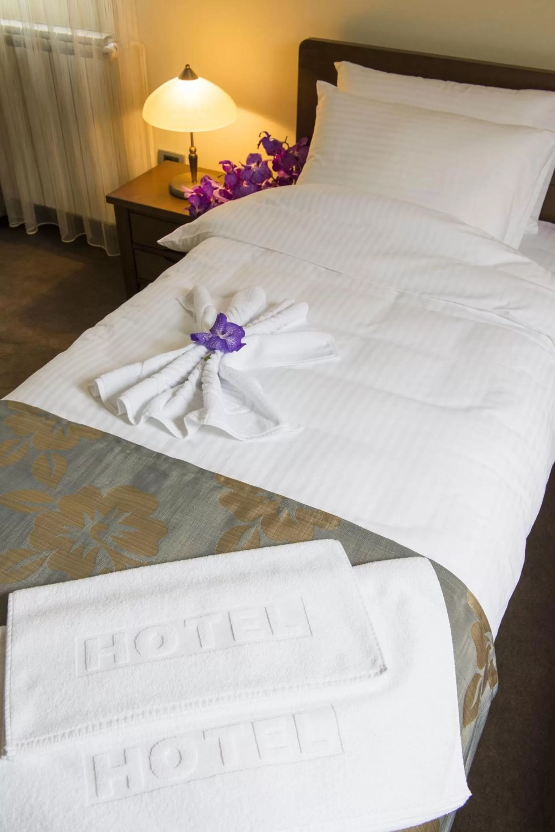 Bed in Garni Hotel Central Lux