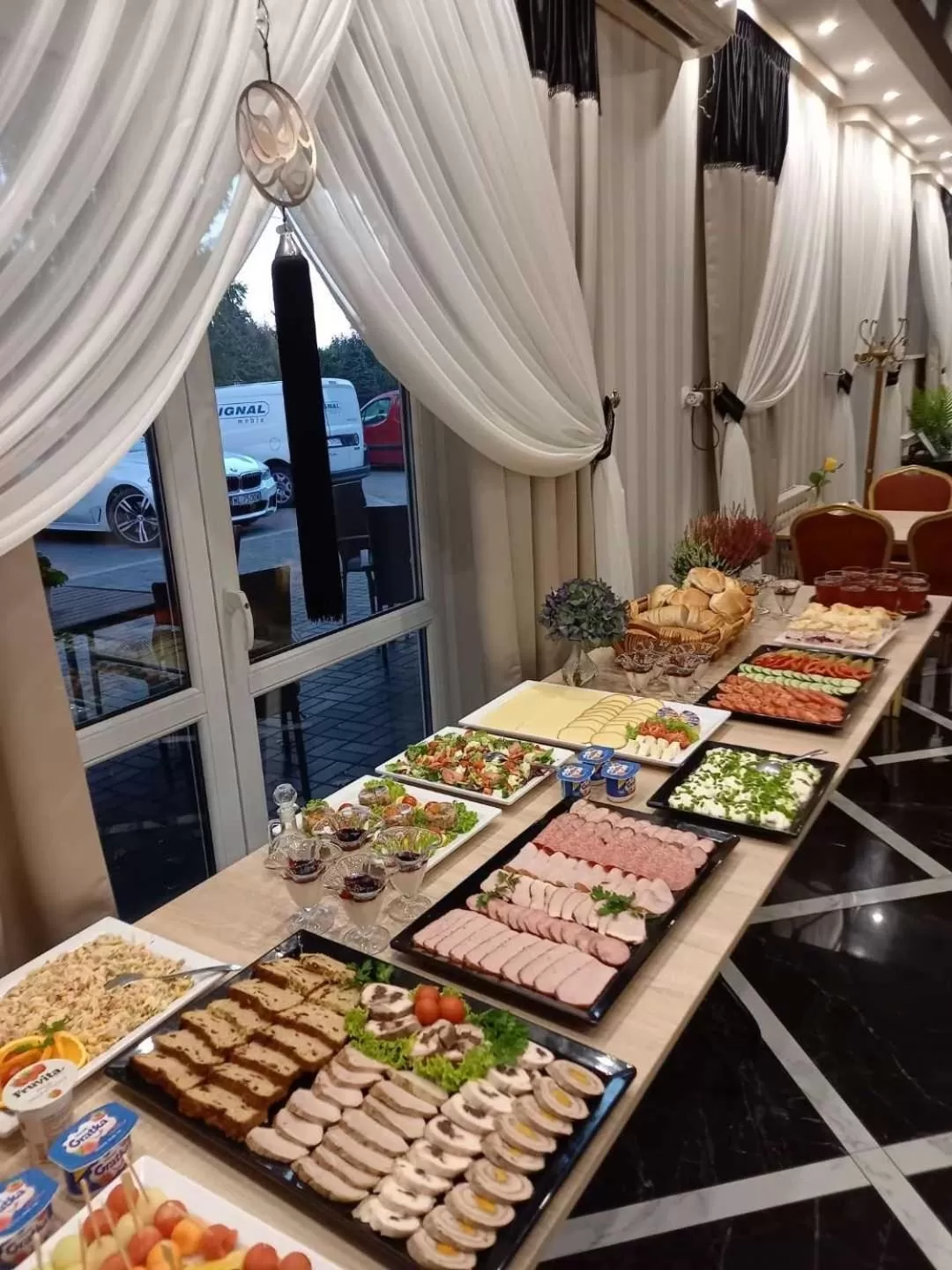 Buffet breakfast in "Arkadia"