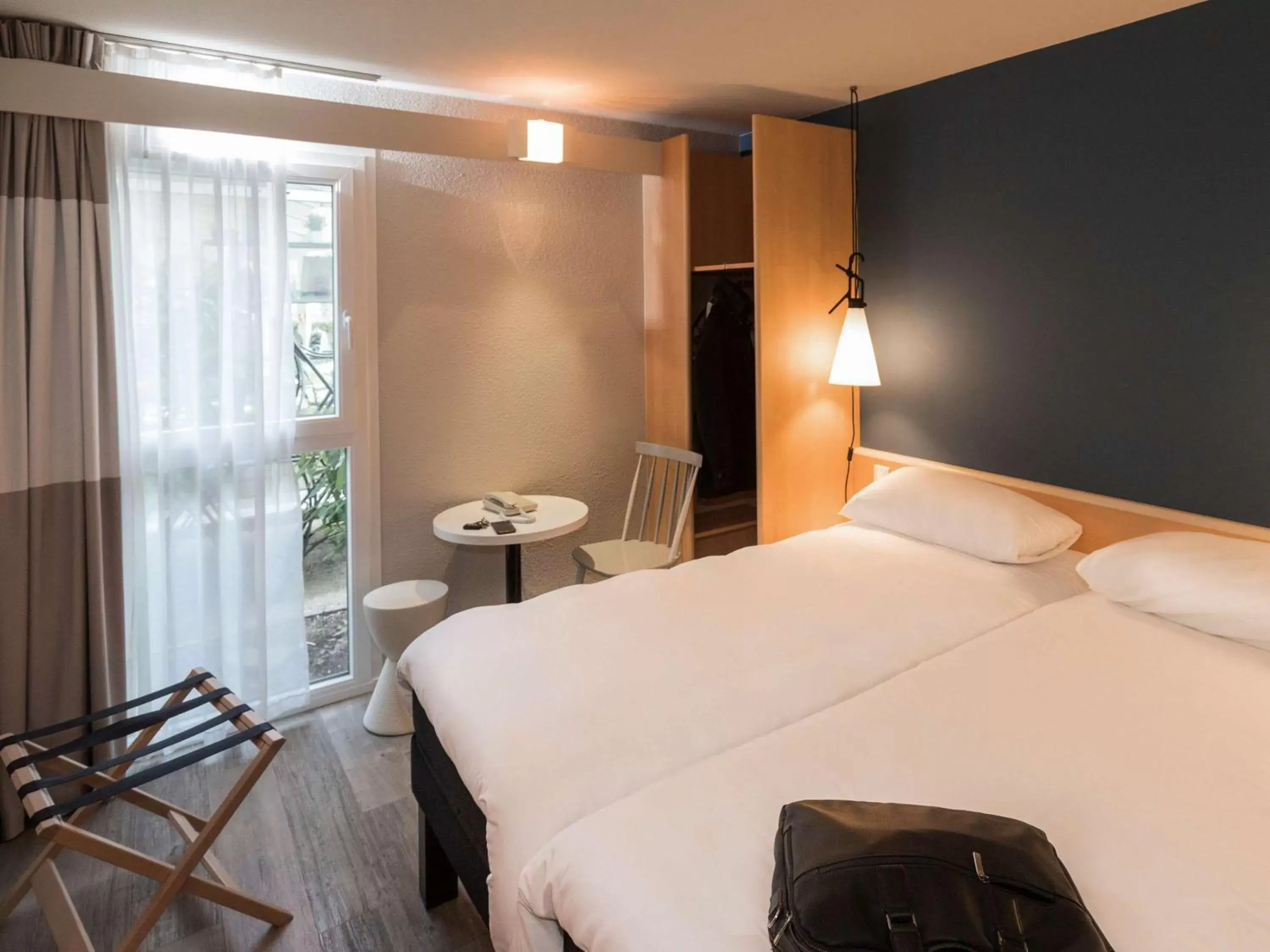 Photo of the whole room, Bed in ibis Nantes Saint Herblain