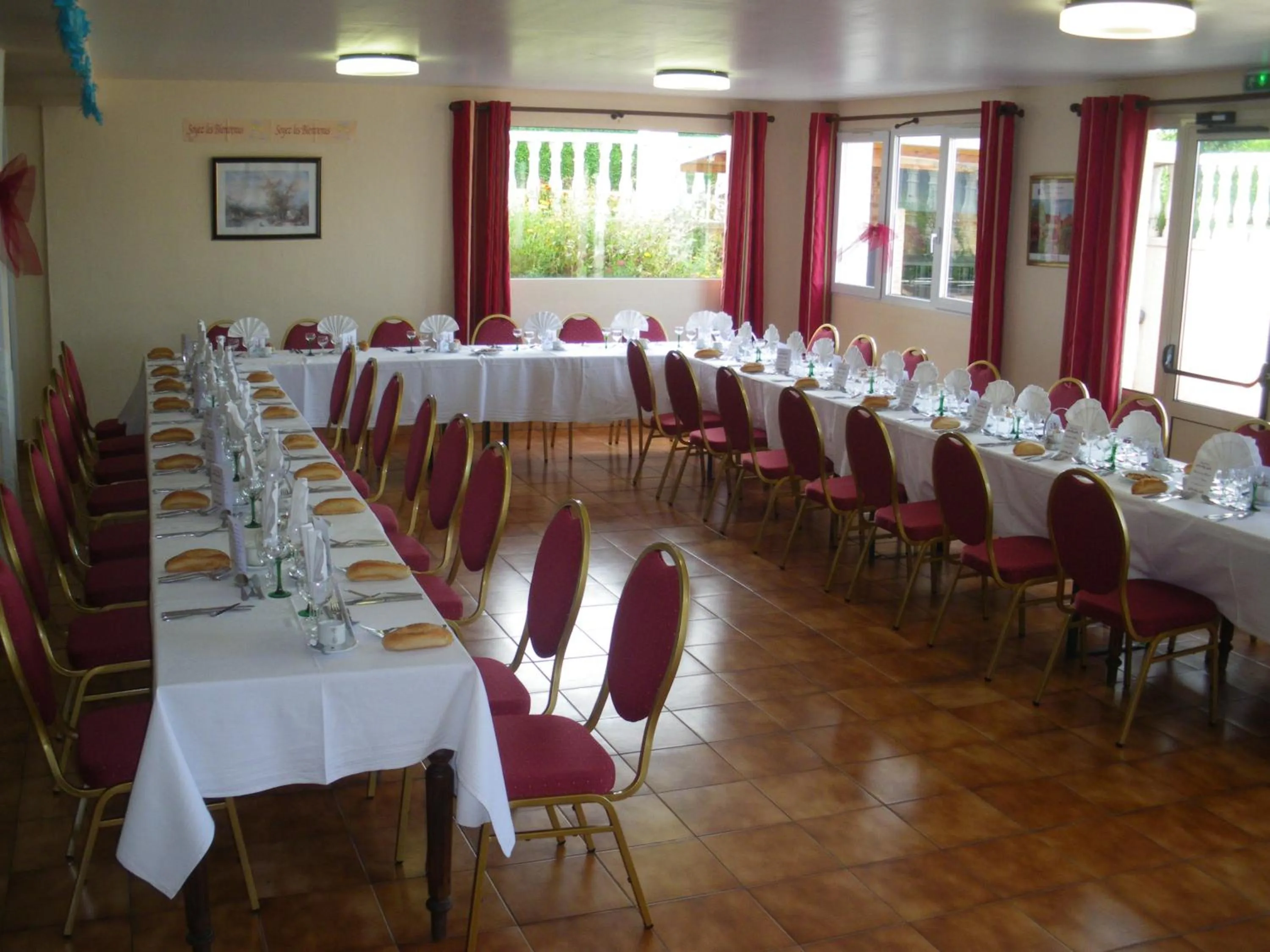 Restaurant/places to eat in Logis - Hôtel et Restaurant Le Sofhotel