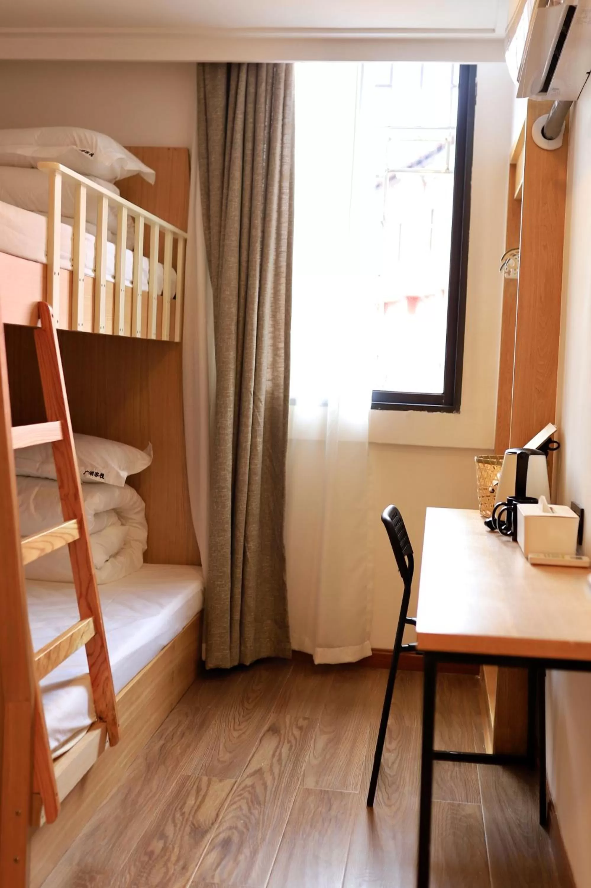 Bunk Bed in Travel light Guilin