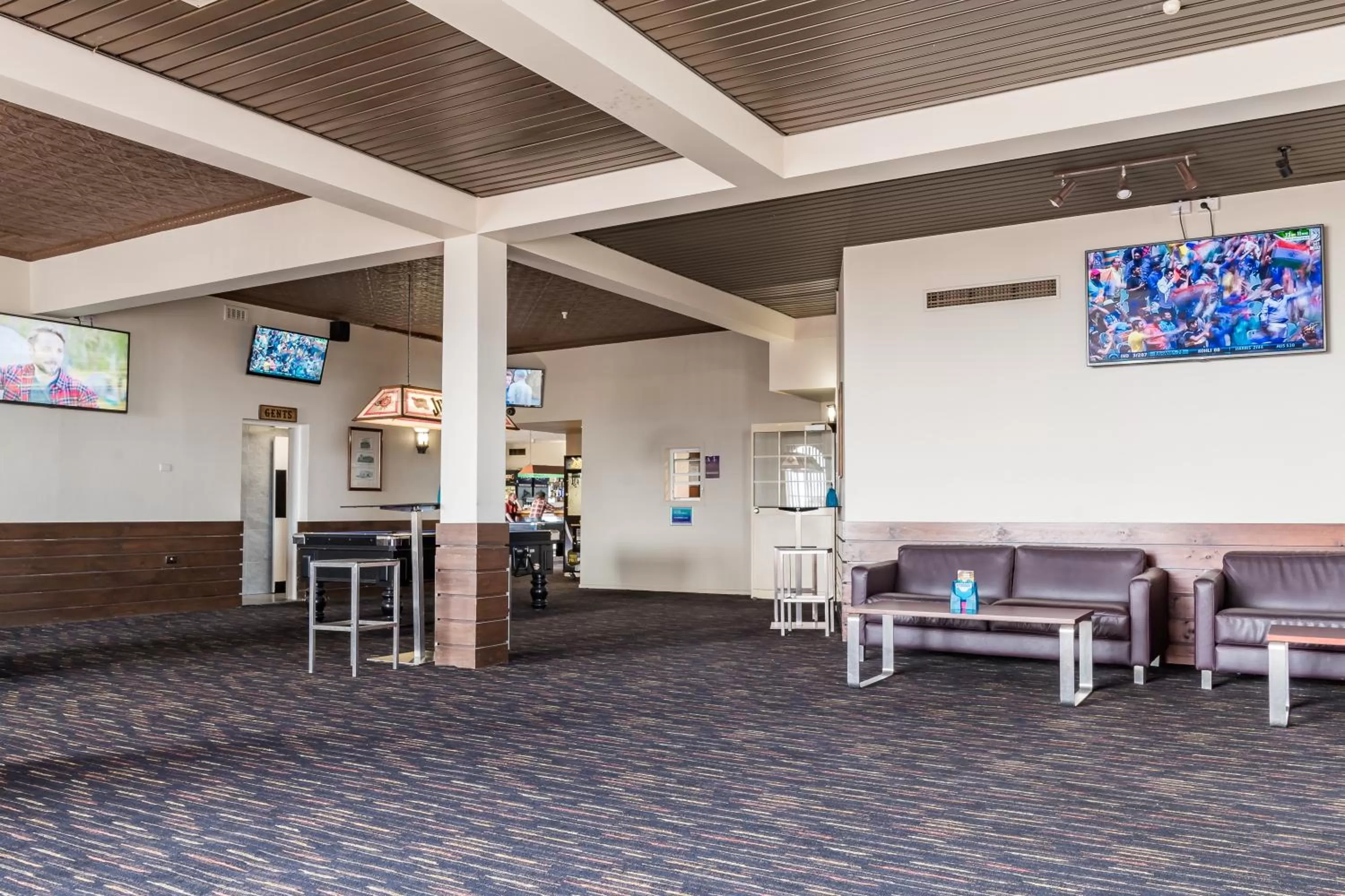 Lounge or bar in Somerset Hotel