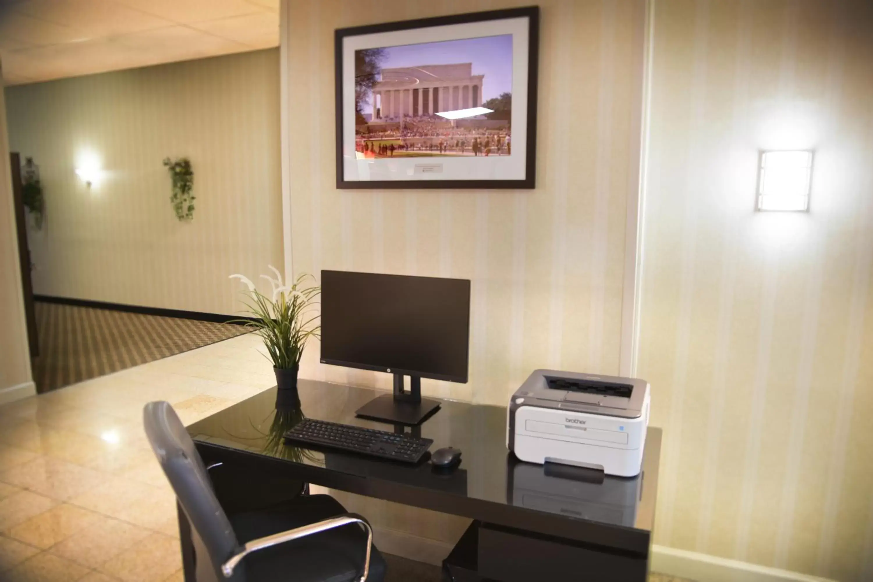 Business facilities, TV/Entertainment Center in Ramada by Wyndham Triangle/Quantico