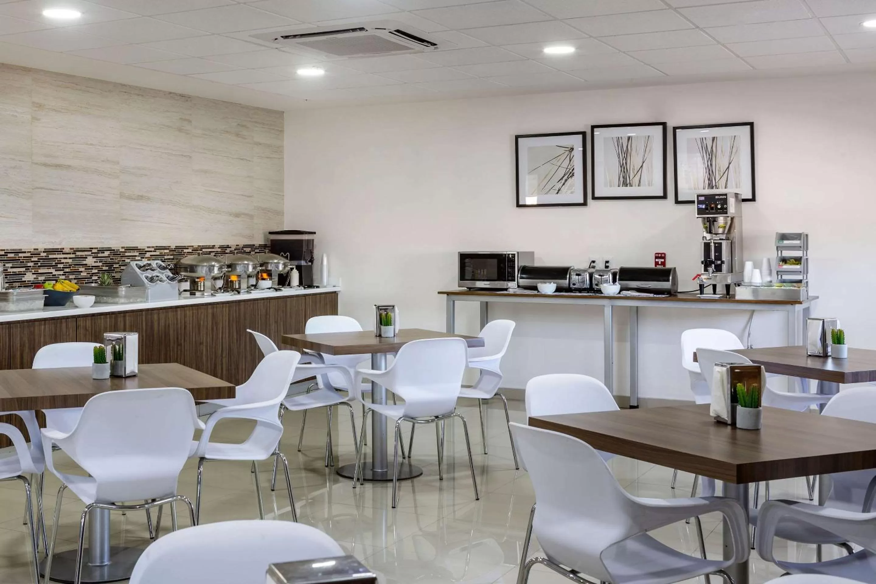 Restaurant/places to eat in Sleep Inn Mexicali