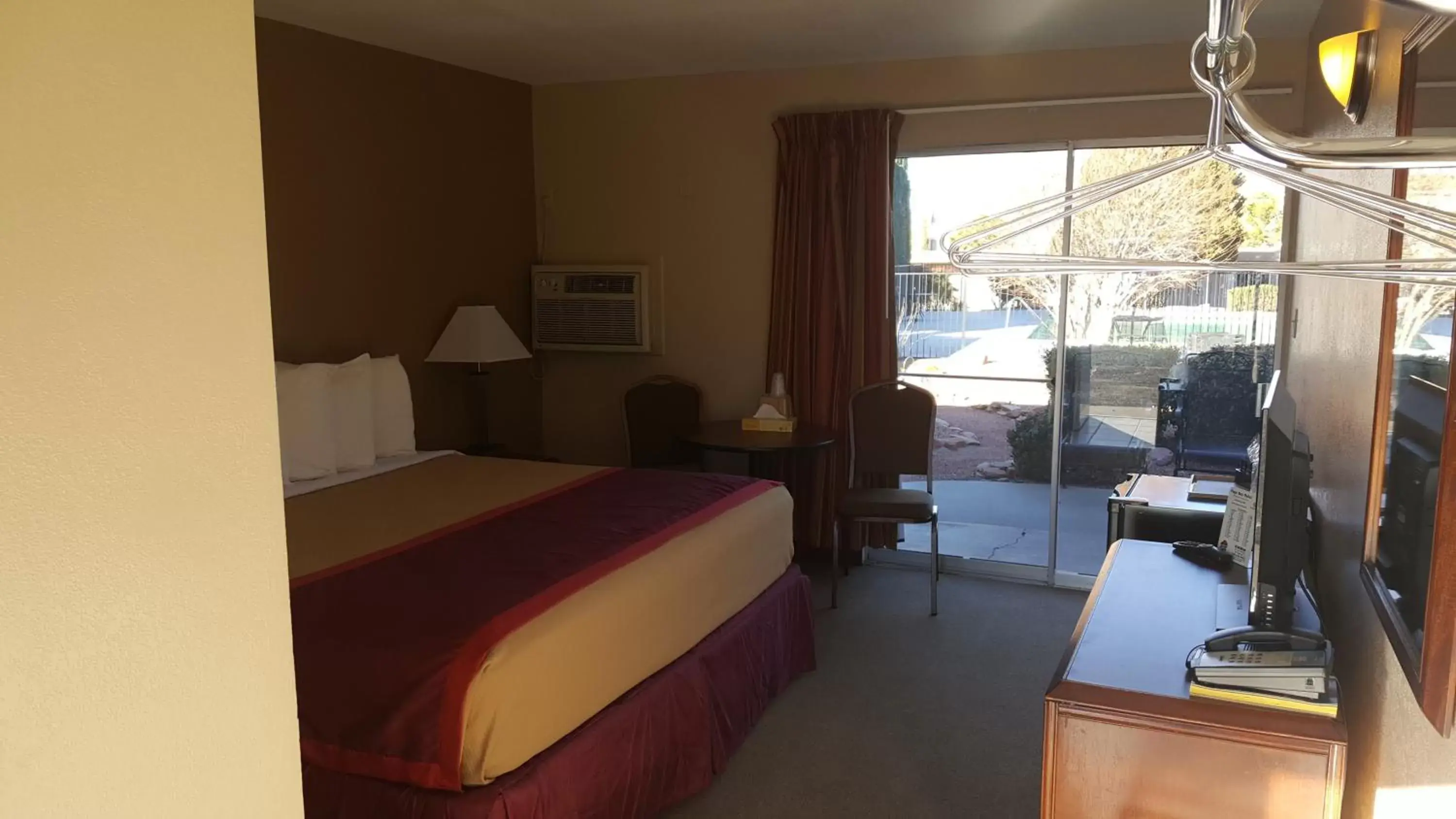 Bedroom in Lake Powell Canyon Inn