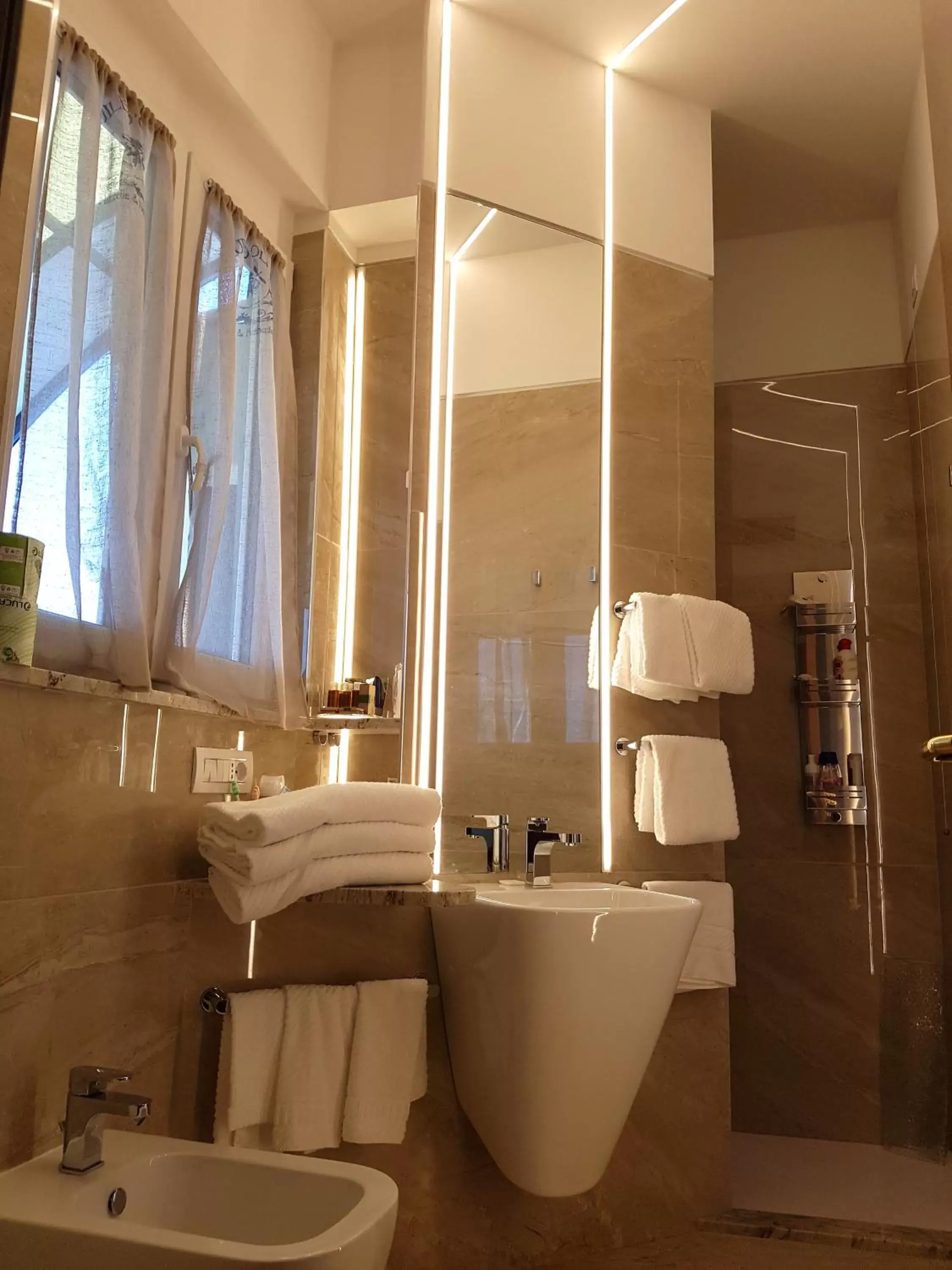 Two Connecting Rooms with Shared Bathroom in Abacus Hotel