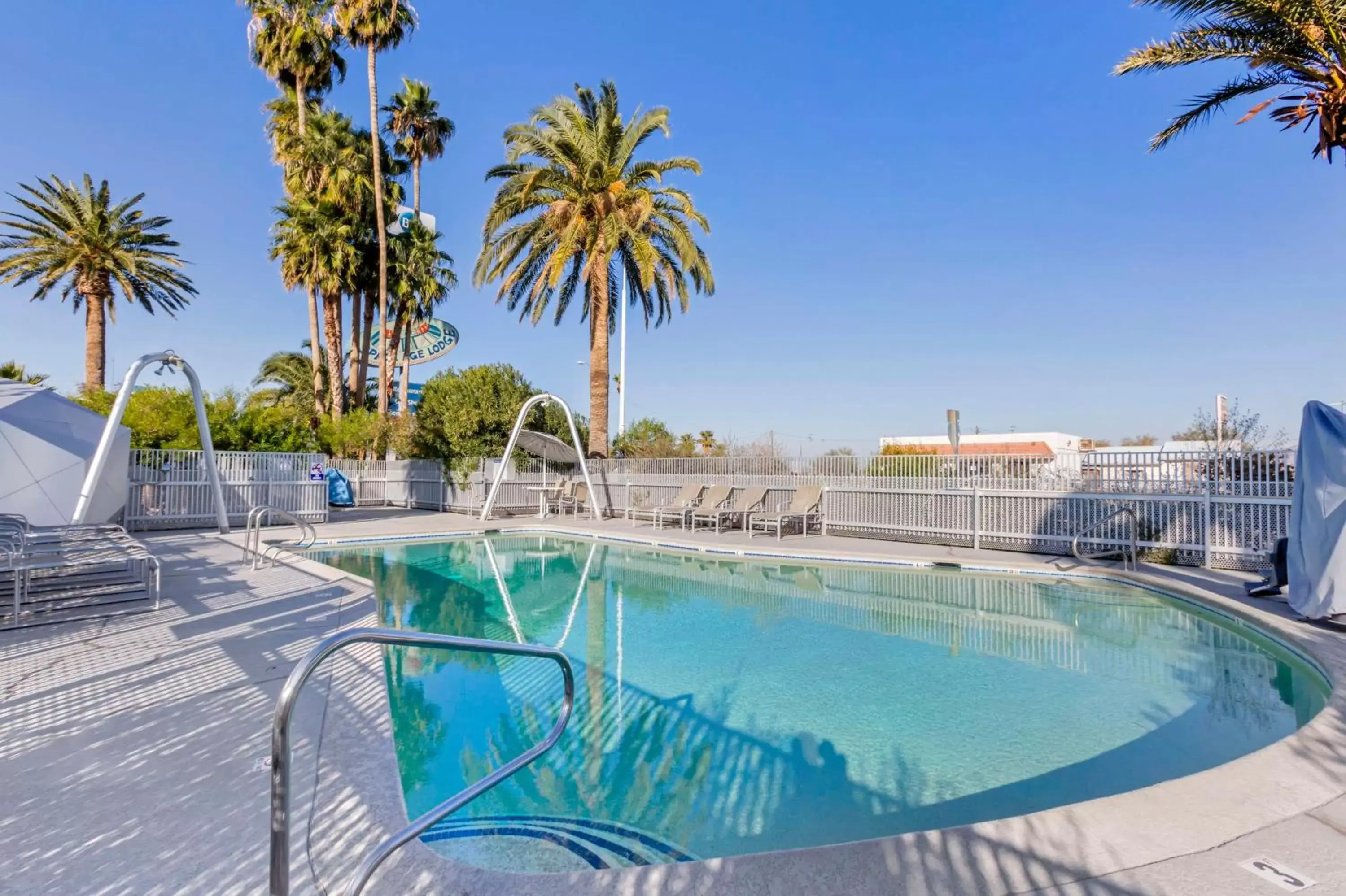 Pool view, Swimming Pool in Best Western Space Age Lodge