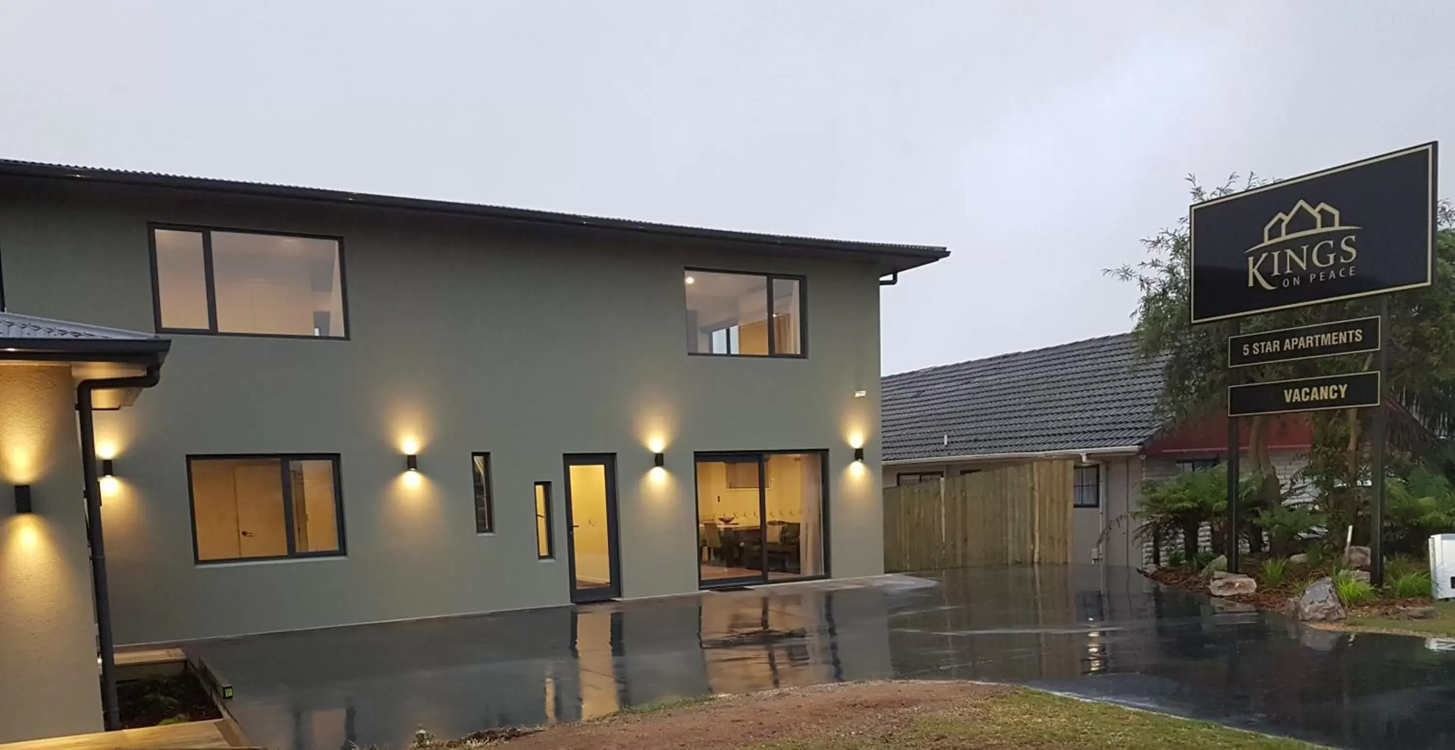 Property building in Kings On Peace Property building in Kings On Peace