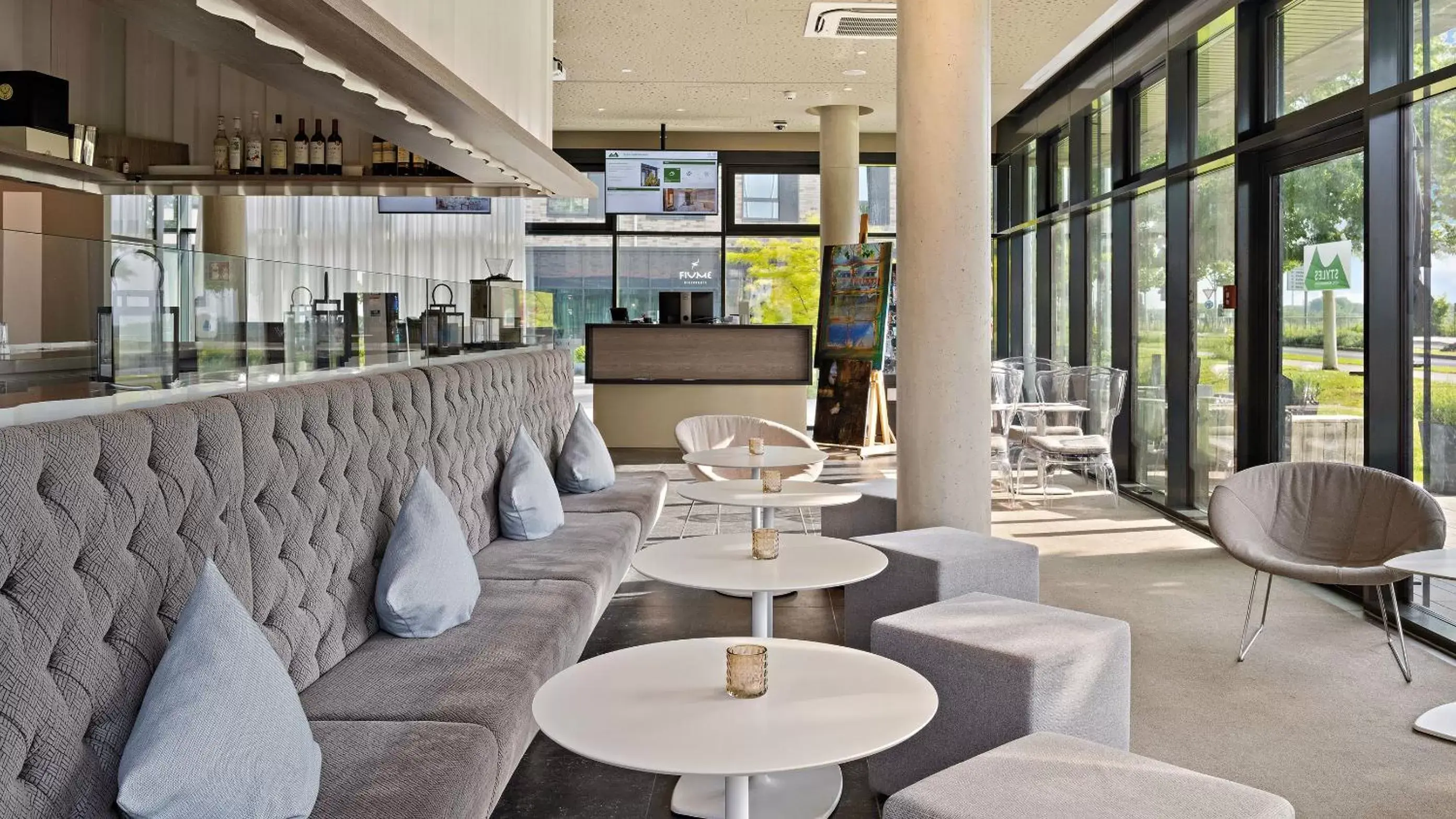 Lounge or bar, Lounge/Bar in Styles Hotel Monheim